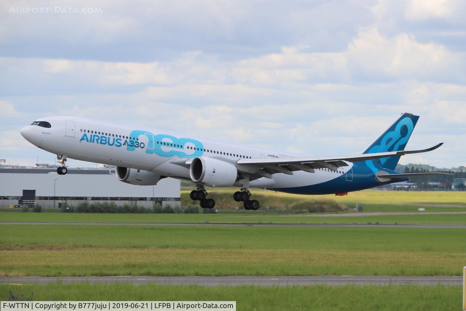 F-WTTN, 2017 Airbus A330-941 C/N 1795, on display at SIAE 2019