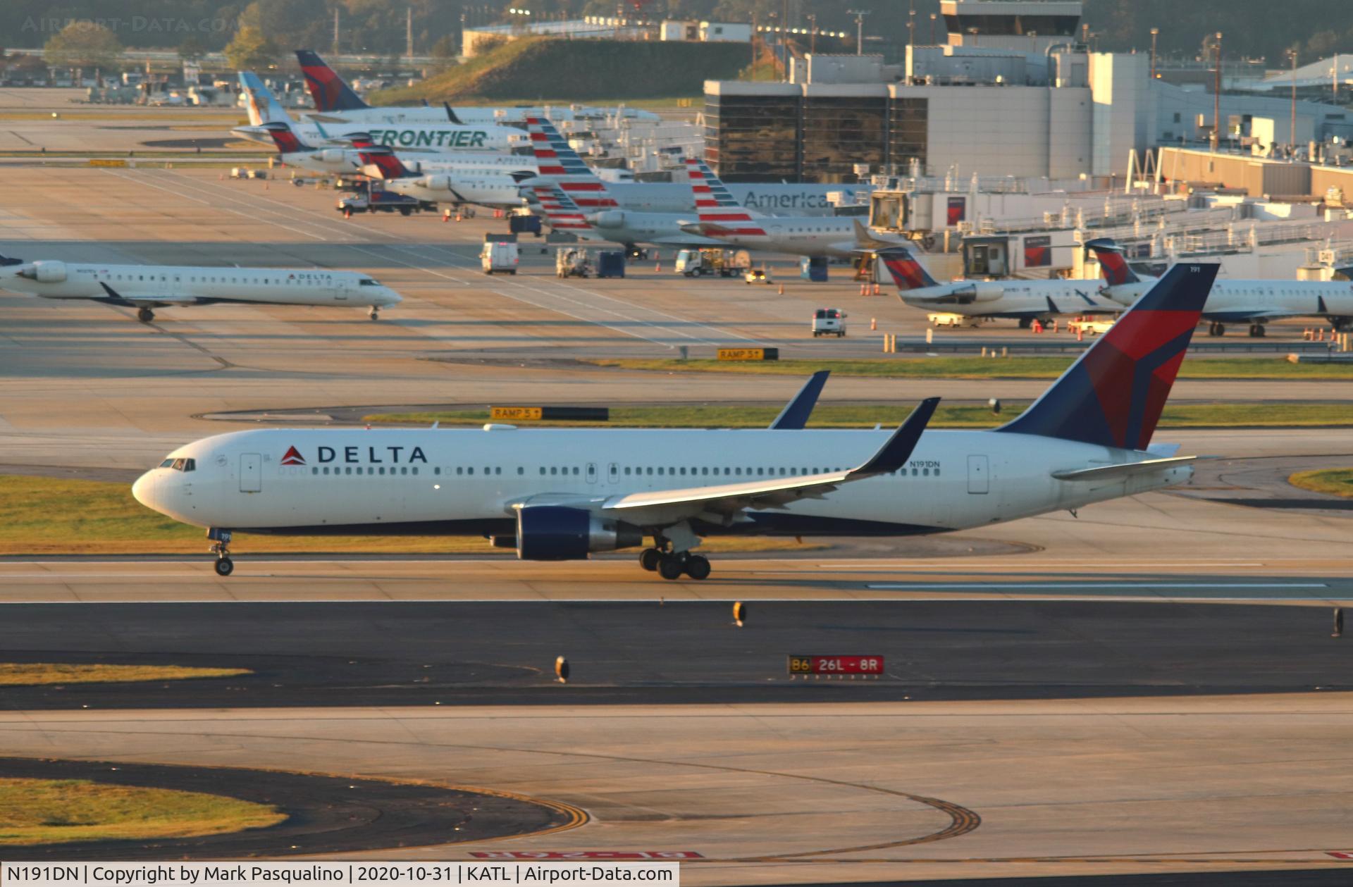 N191DN, 1997 Boeing 767-332 C/N 28448, Boeing 767-332