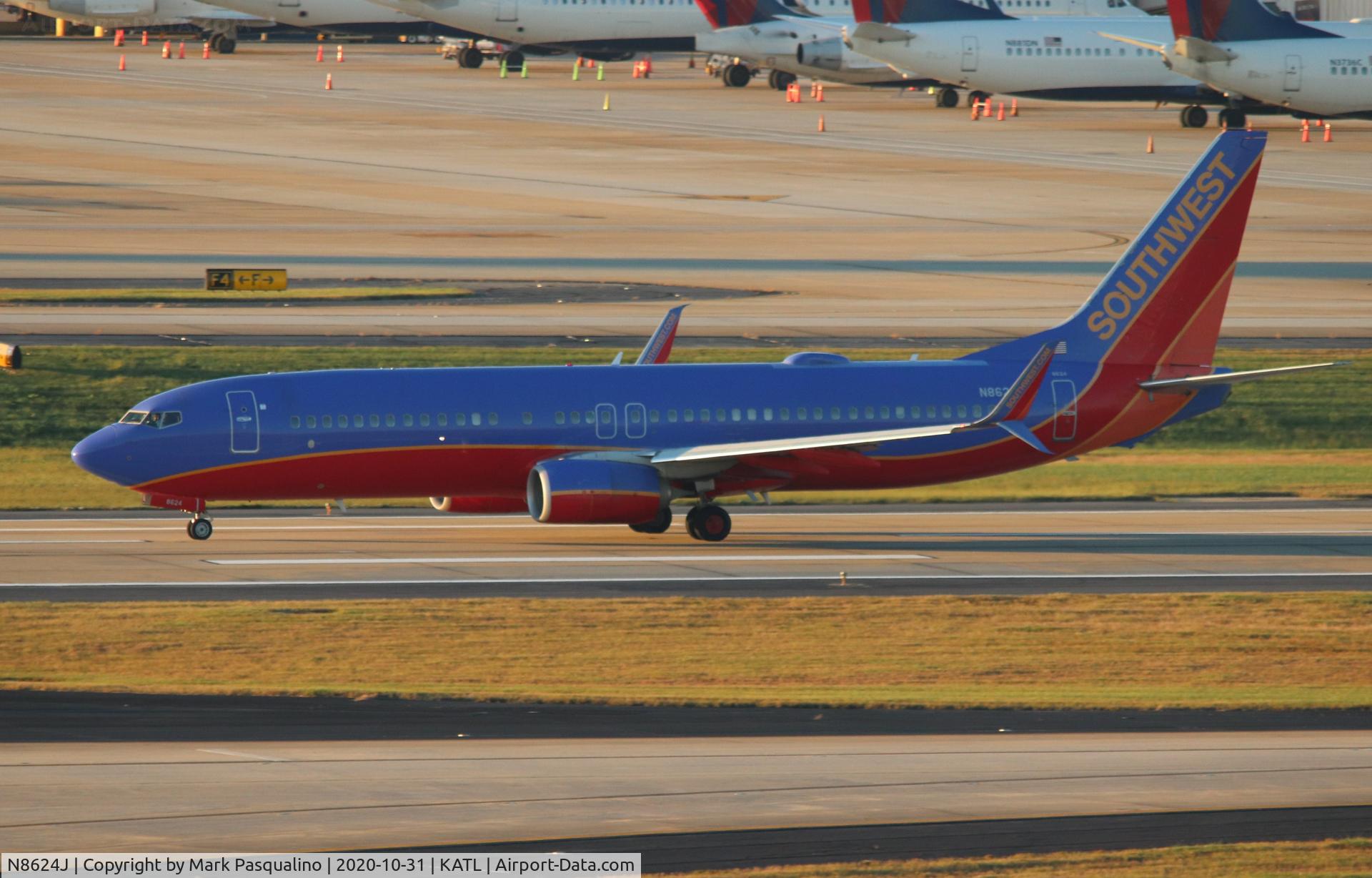 N8624J, 2014 Boeing 737-8H4 C/N 37004, Boeing 737-8H4