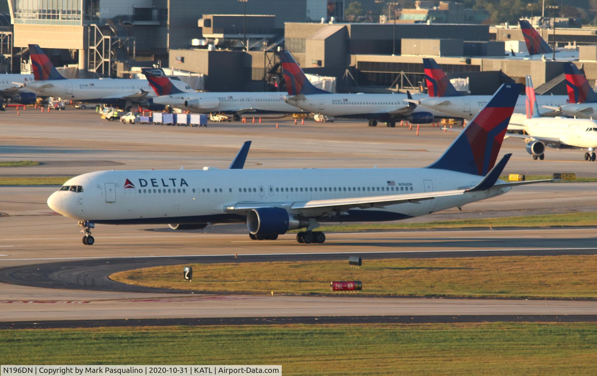 N196DN, 1997 Boeing 767-332 C/N 28453, Boeing 767-332