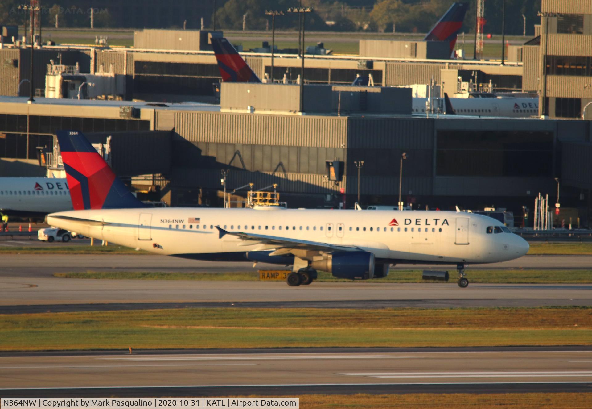 N364NW, 1999 Airbus A320-212 C/N 0962, Airbus A320-212