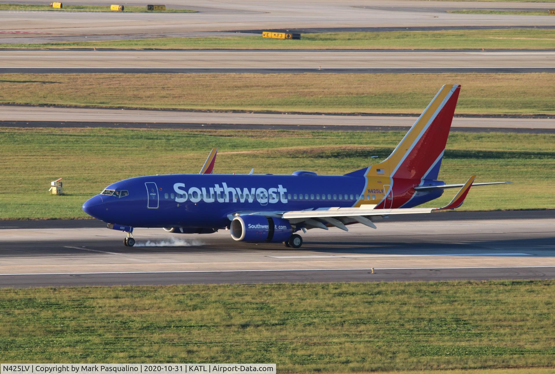N425LV, 2002 Boeing 737-7H4 C/N 29829, Boeing 737-7H4