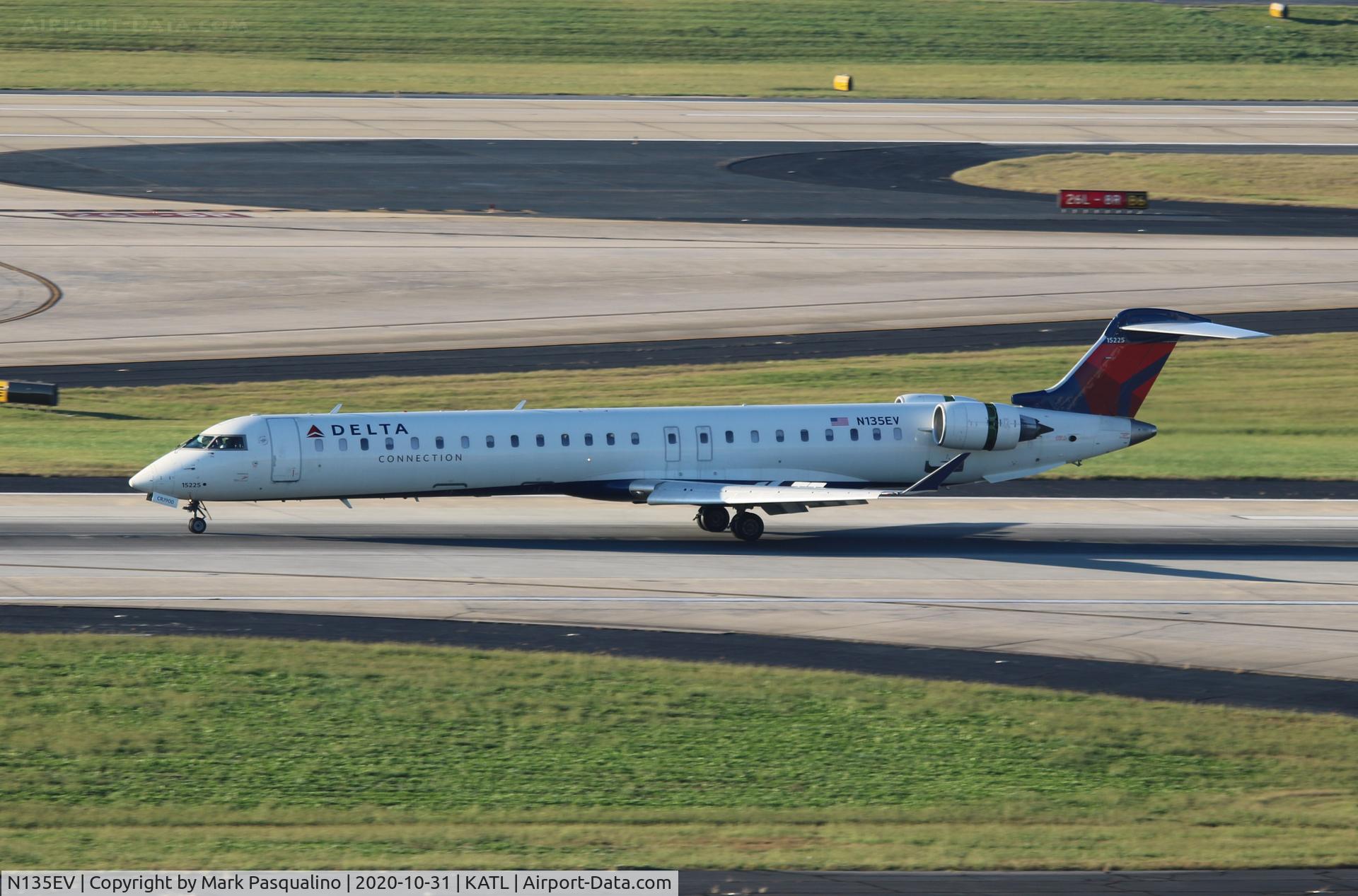 N135EV, 2009 Bombardier CRJ-900ER (CL-600-2D24) C/N 15225, CL-600-2D24