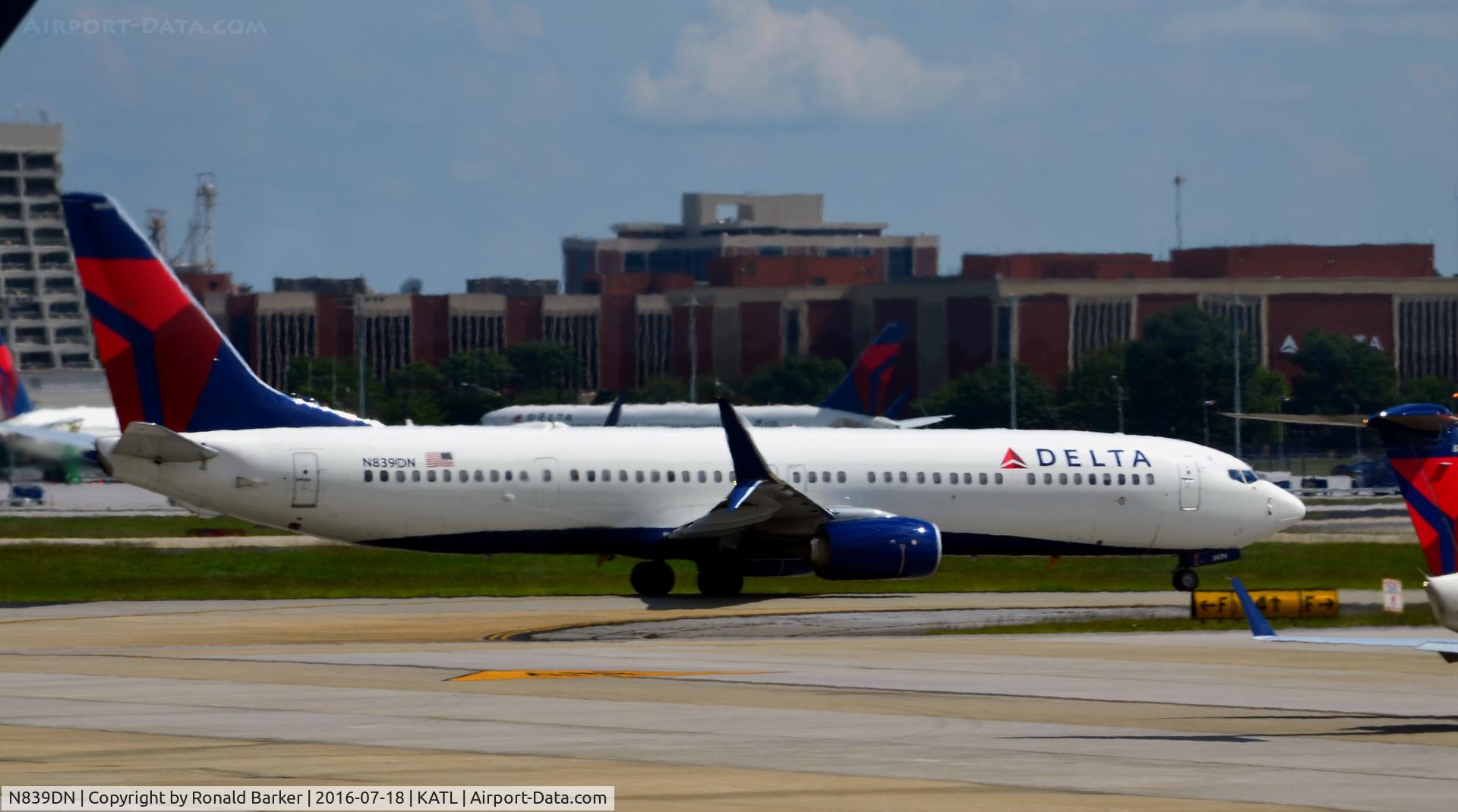 N839DN, 2015 Boeing 737-932/ER C/N 31950, Taxi Atlanta