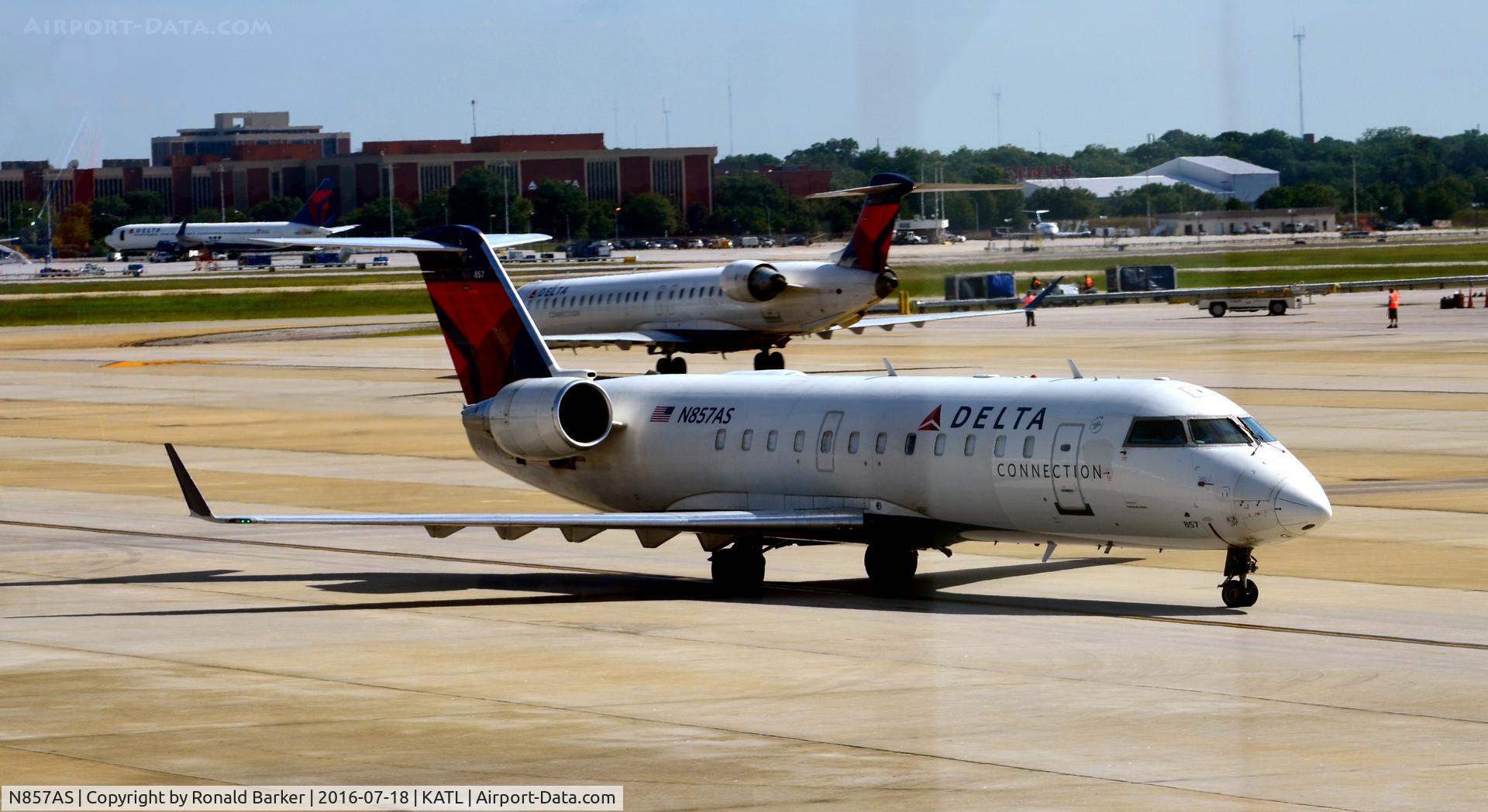 N857AS, 2000 Bombardier CRJ-200ER (CL-600-2B19) C/N 7411, Taxi Atlanta