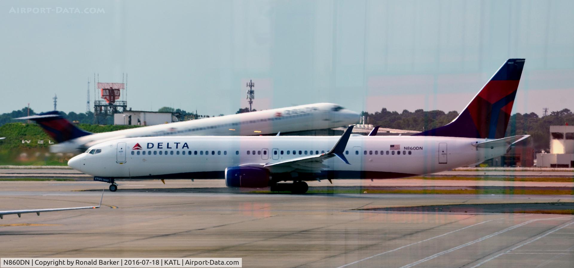 N860DN, 2016 Boeing 737-932/ER C/N 31971, Taxi Atlanta