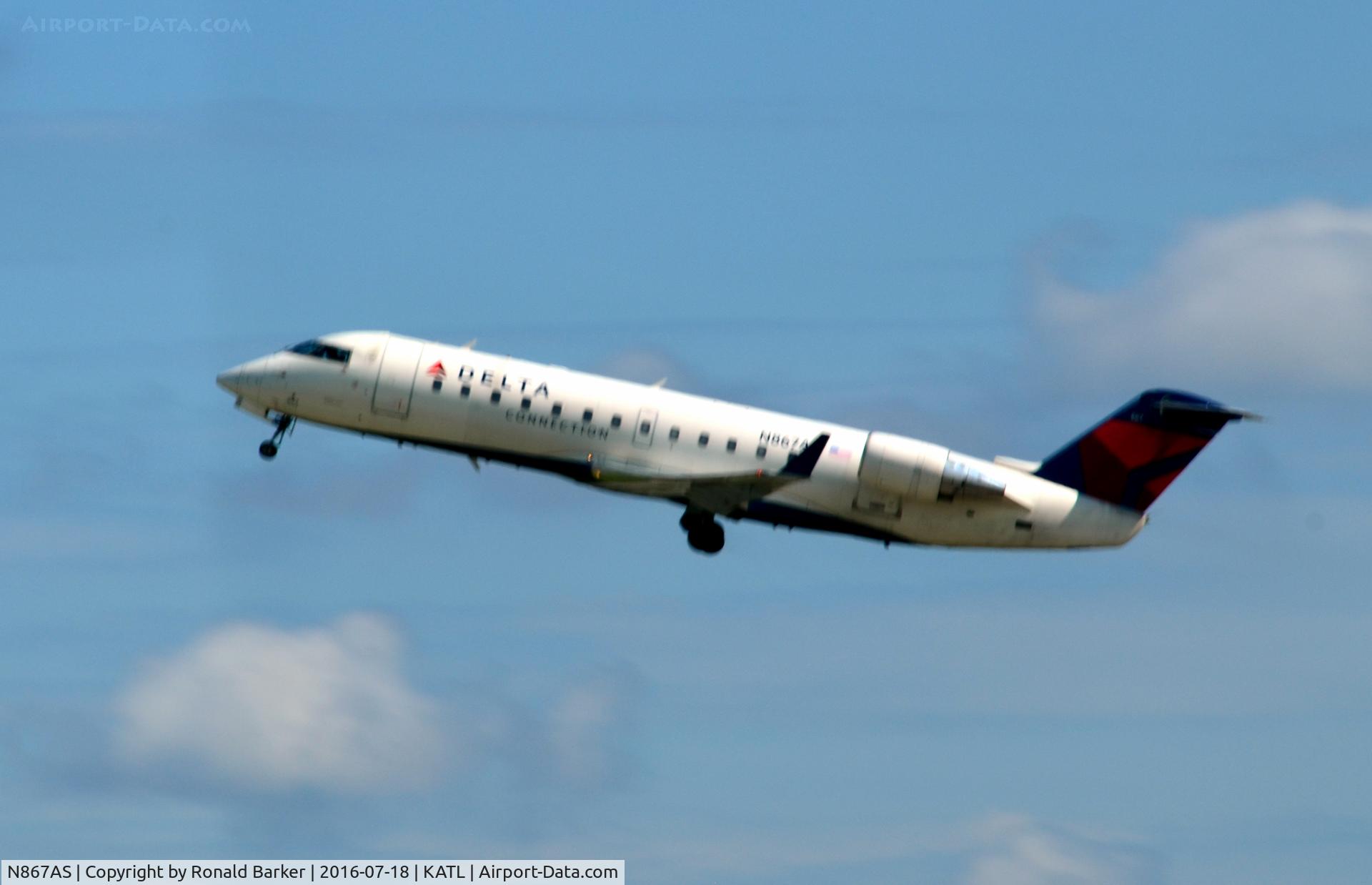 N867AS, 2000 Bombardier CRJ-200ER (CL-600-2B19) C/N 7463, Takeoff Atlanta
