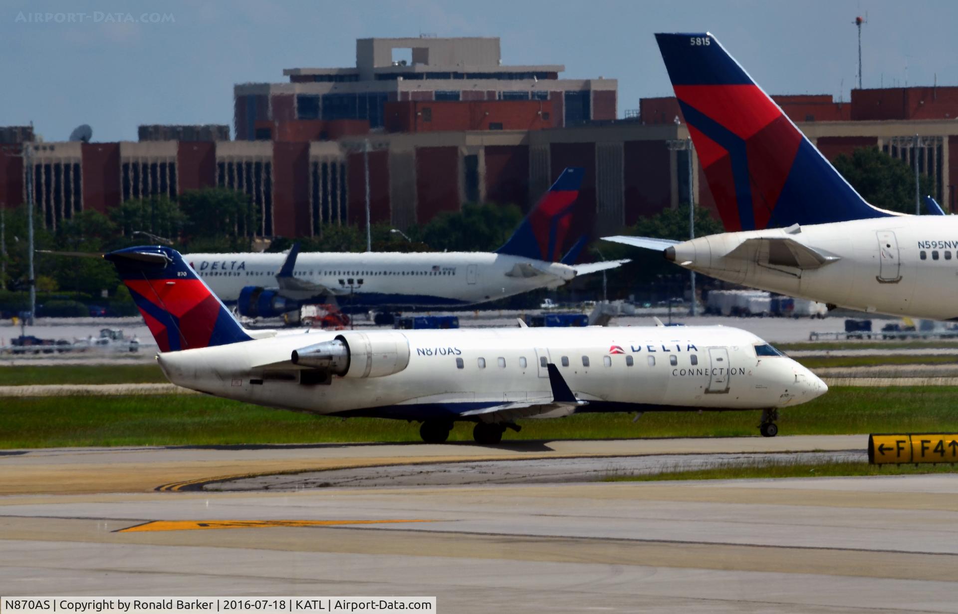 N870AS, 2001 Bombardier CRJ-200ER (CL-600-2B19) C/N 7530, Taxi Atlanta