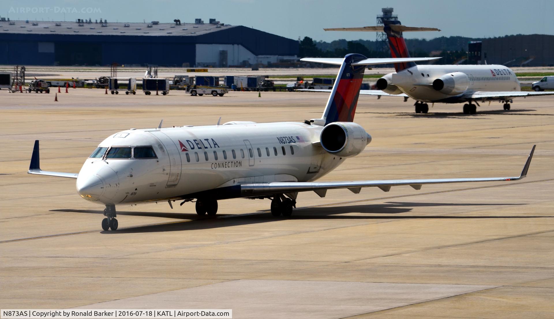 N873AS, 2001 Bombardier CRJ-200ER (CL-600-2B19) C/N 7549, Taxi Atlanta