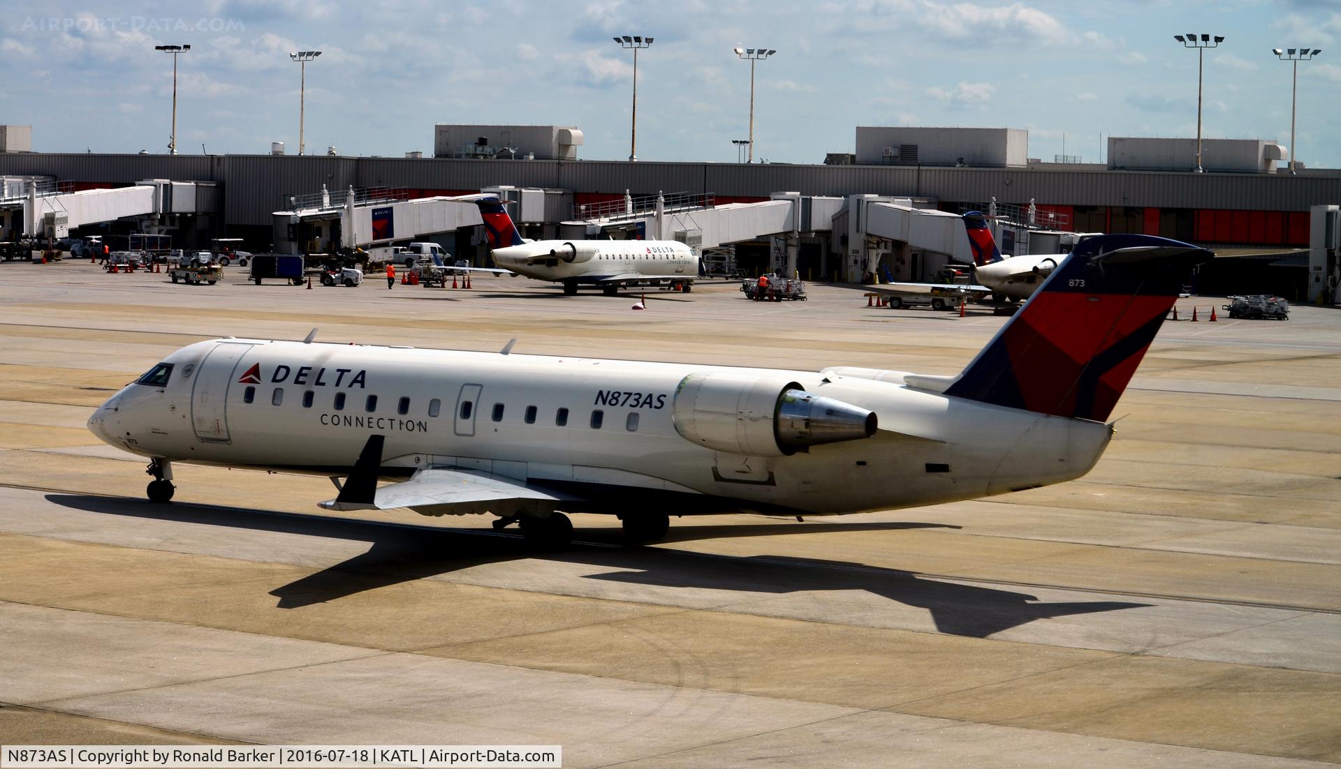 N873AS, 2001 Bombardier CRJ-200ER (CL-600-2B19) C/N 7549, Taxi Atlanta