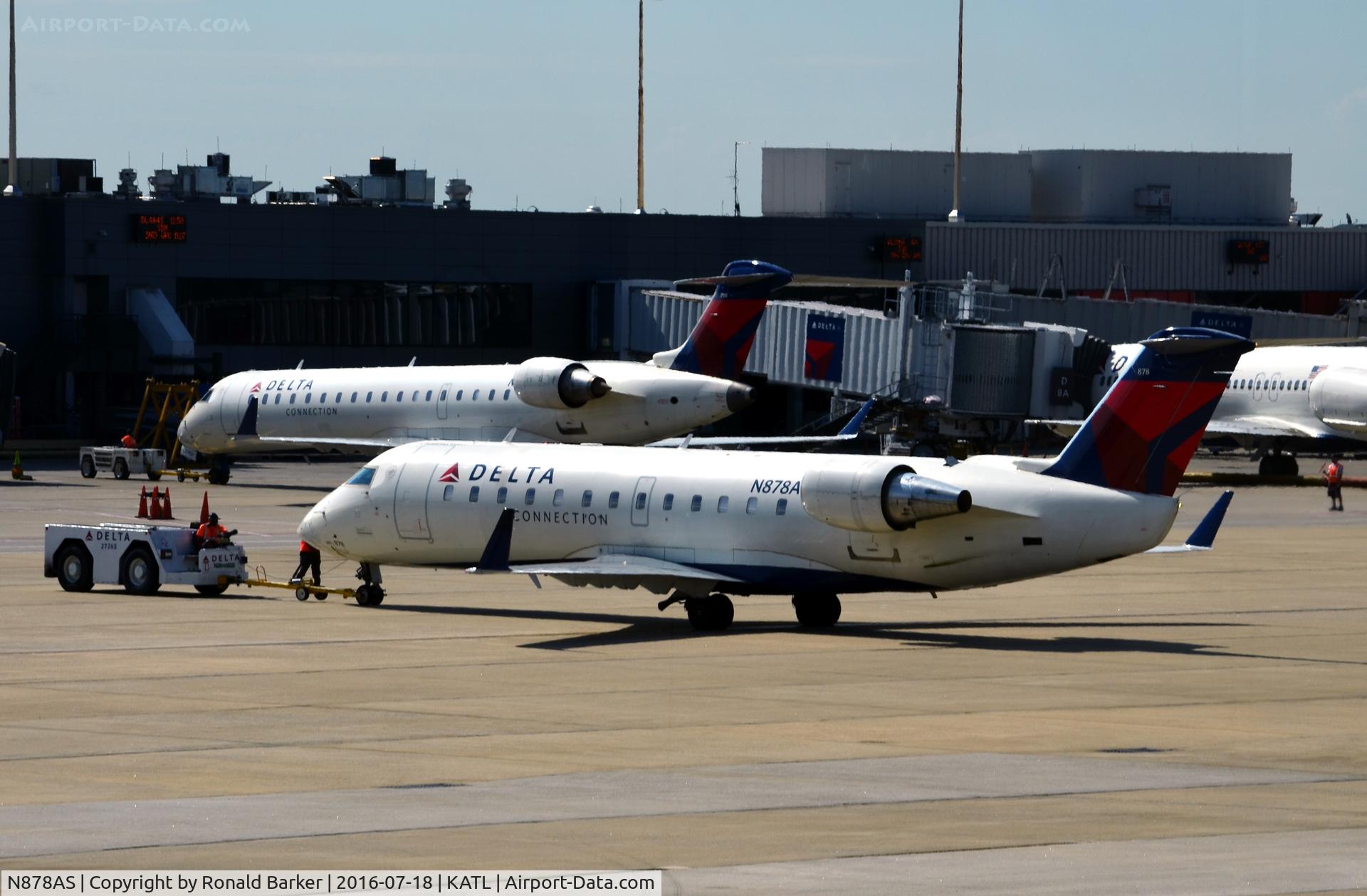 N878AS, 2002 Bombardier CRJ-200ER (CL-600-2B19) C/N 7590, Push back Atlanta