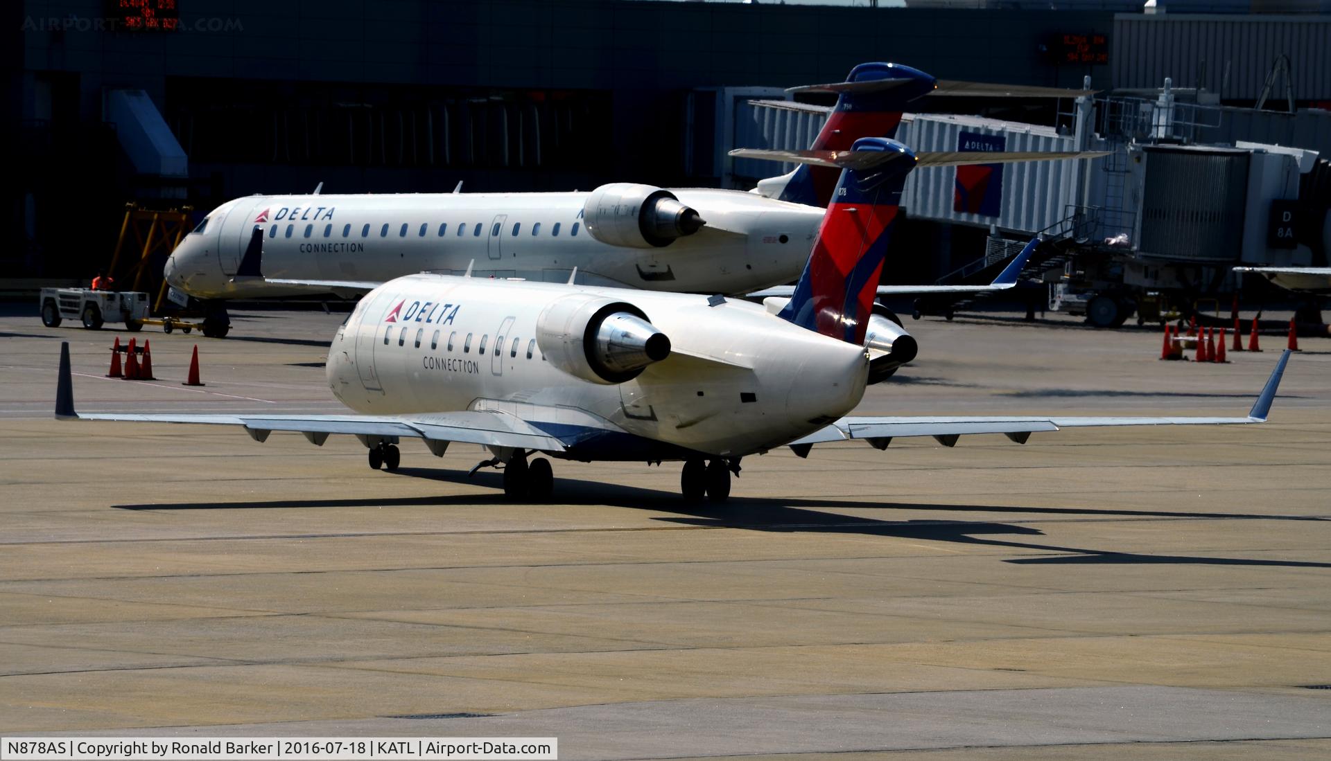 N878AS, 2002 Bombardier CRJ-200ER (CL-600-2B19) C/N 7590, Taxi Atlanta