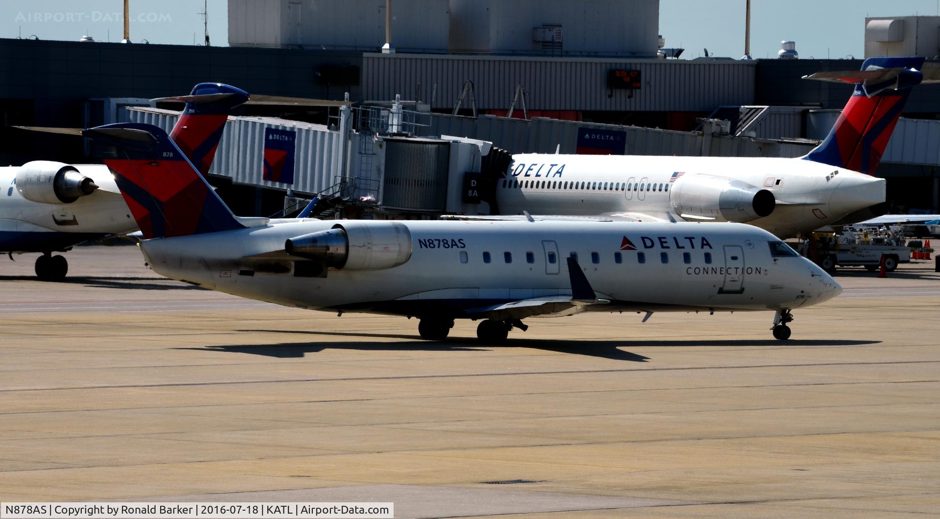 N878AS, 2002 Bombardier CRJ-200ER (CL-600-2B19) C/N 7590, Taxi Atlanta