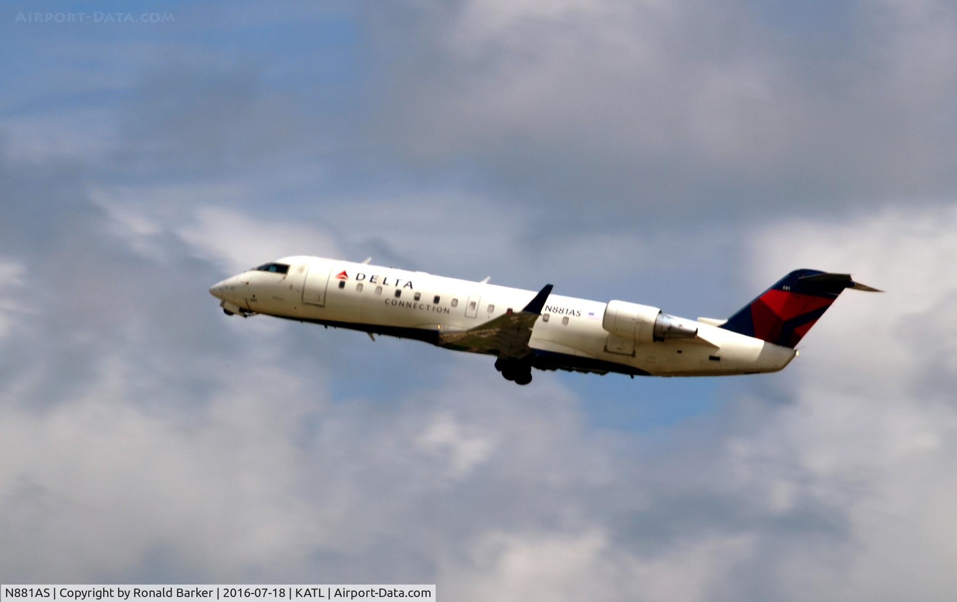 N881AS, 2001 Bombardier CRJ-200ER (CL-600-2B19) C/N 7496, Takeoff Atlanta