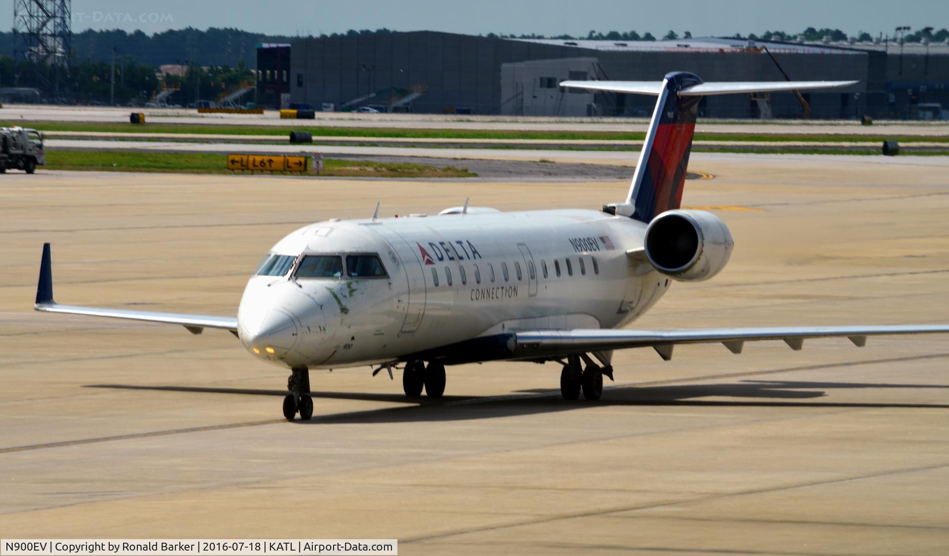 N900EV, 2002 Bombardier CRJ-200ER (CL-600-2B19) C/N 7608, Taxi Atlanta