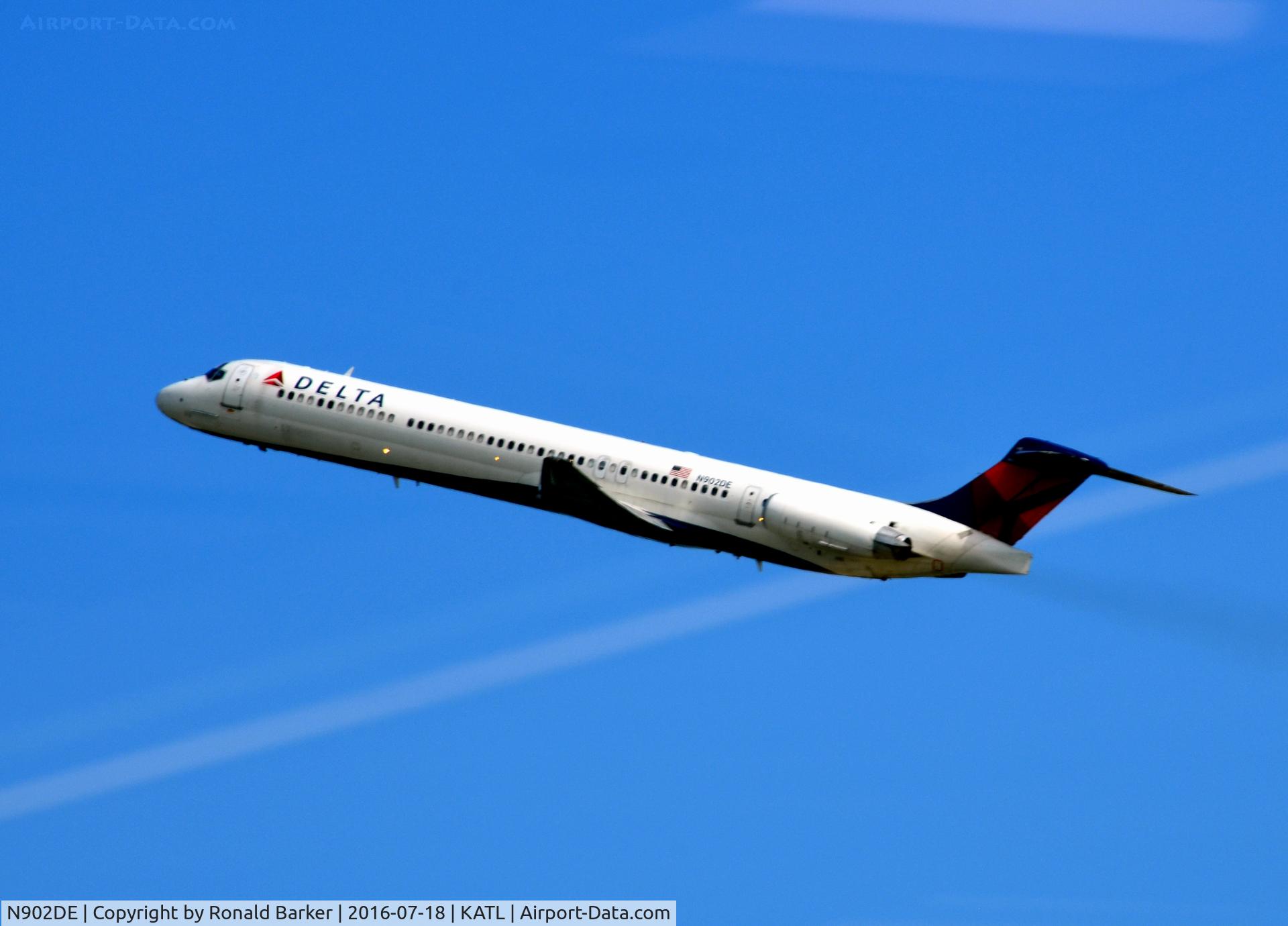 N902DE, 1992 McDonnell Douglas MD-88 C/N 53379, Takeoff Atlanta