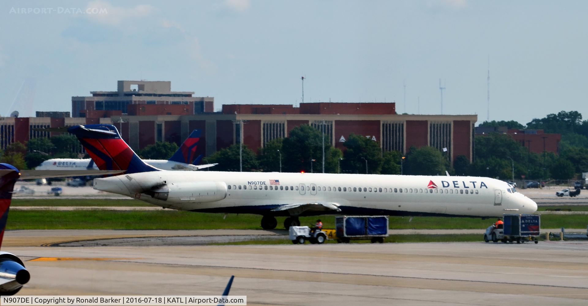 N907DE, 1992 McDonnell Douglas MD-88 C/N 53416, Taxi Atlanta