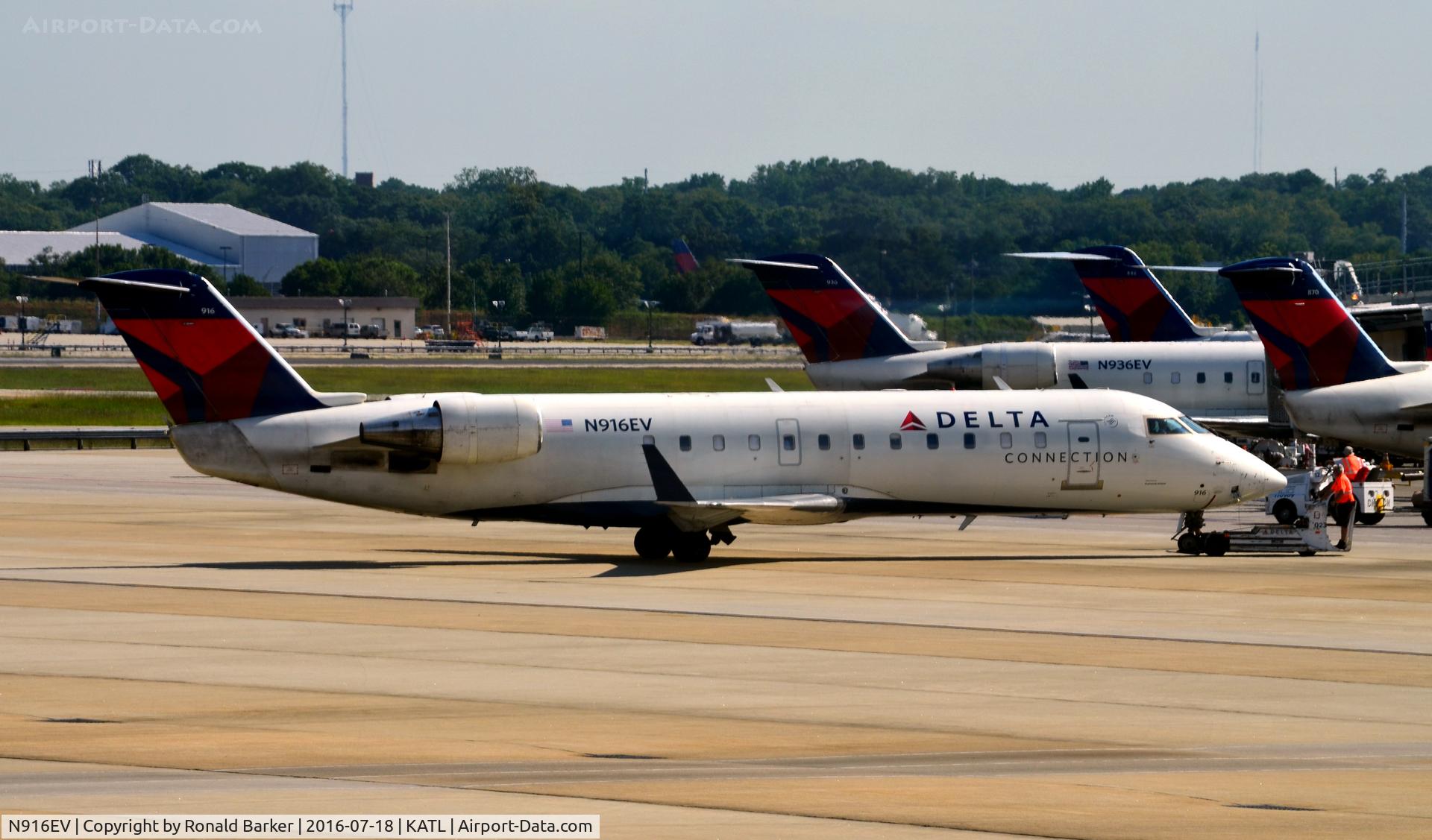N916EV, 2003 Bombardier CRJ-200ER (CL-600-2B19) C/N 7757, Push back Atlanta