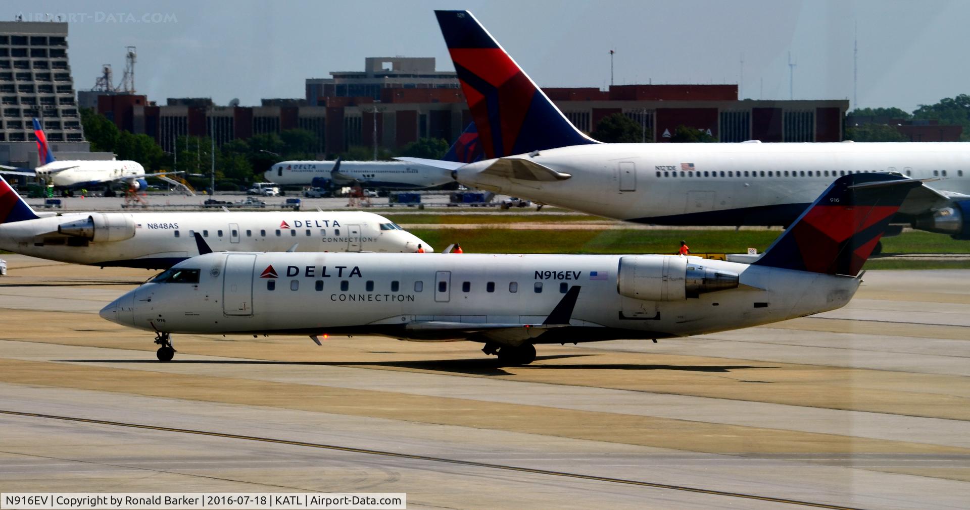 N916EV, 2003 Bombardier CRJ-200ER (CL-600-2B19) C/N 7757, Taxi Atlanta