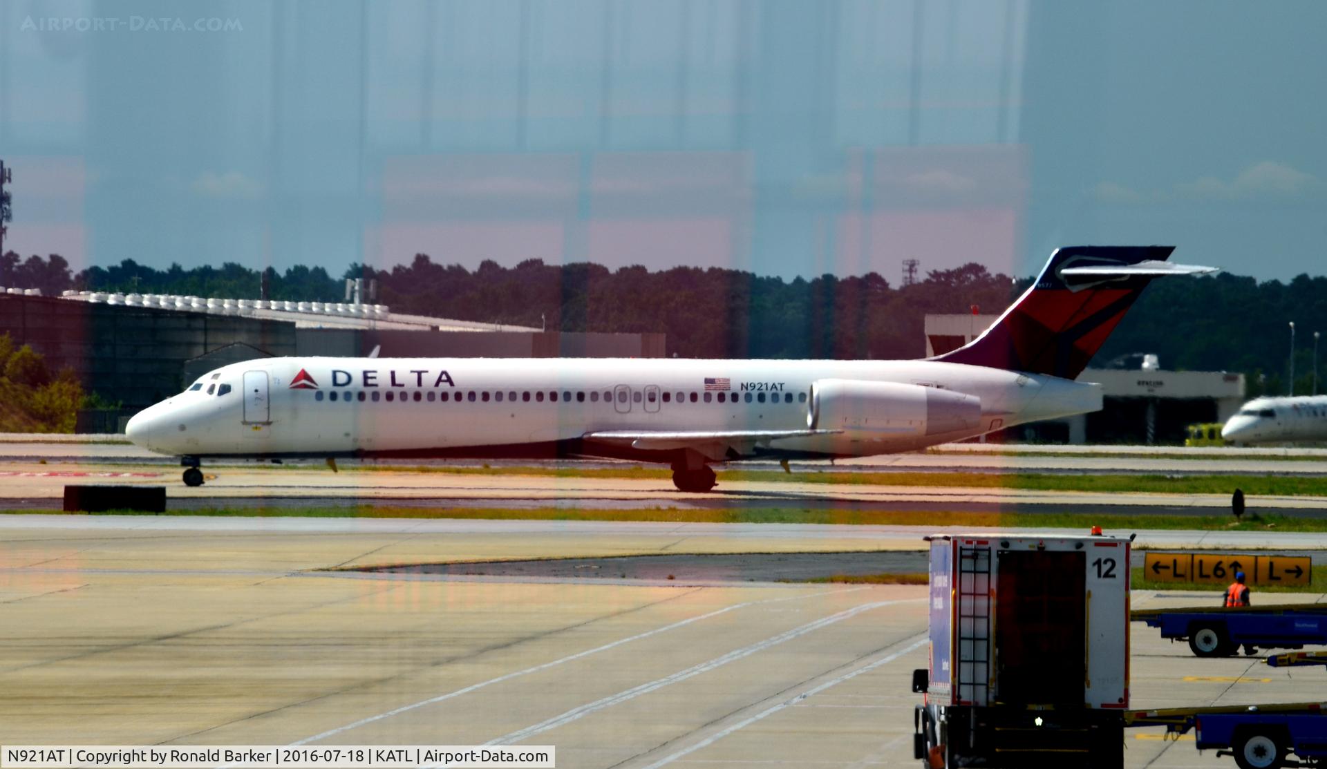 N921AT, 2000 Boeing 717-200 C/N 55082, Taxi Atlanta