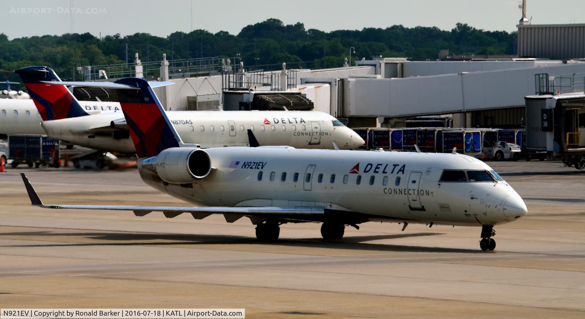 N921EV, 2003 Bombardier CRJ-200ER (CL-600-2B19) C/N 7819, Taxi Atlanta