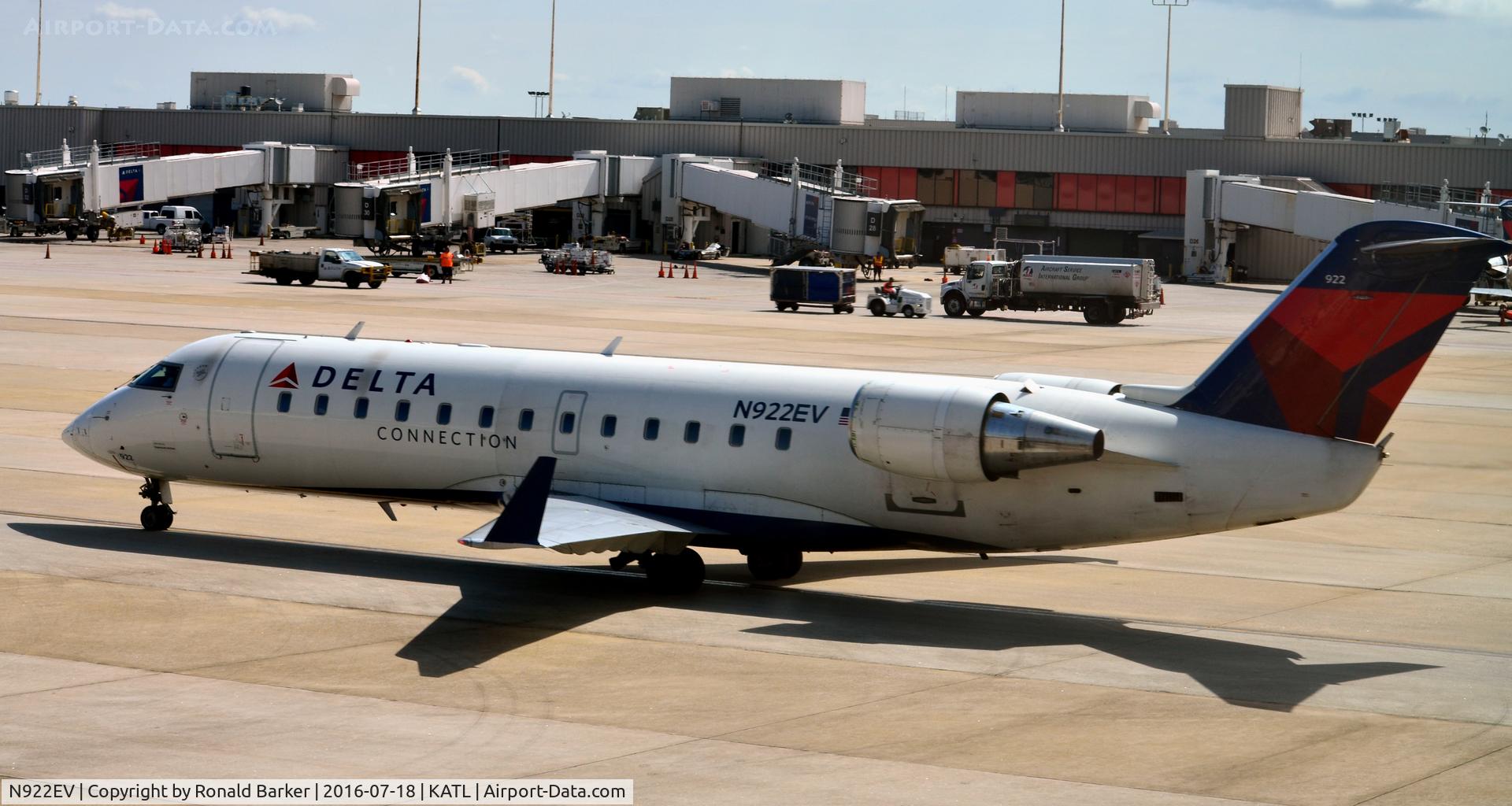 N922EV, 2003 Bombardier CRJ-200ER (CL-600-2B19) C/N 7822, Taxi Atlanta
