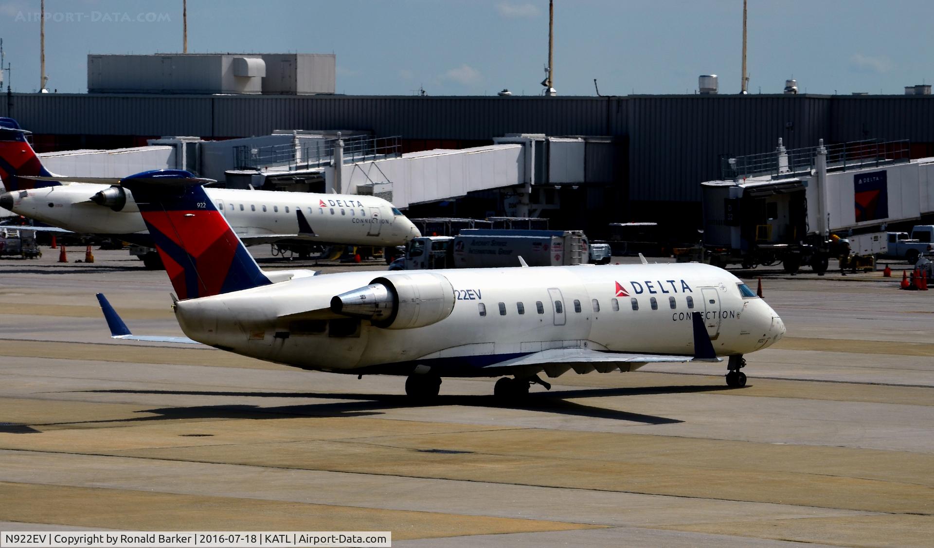 N922EV, 2003 Bombardier CRJ-200ER (CL-600-2B19) C/N 7822, Taxi Atlanta
