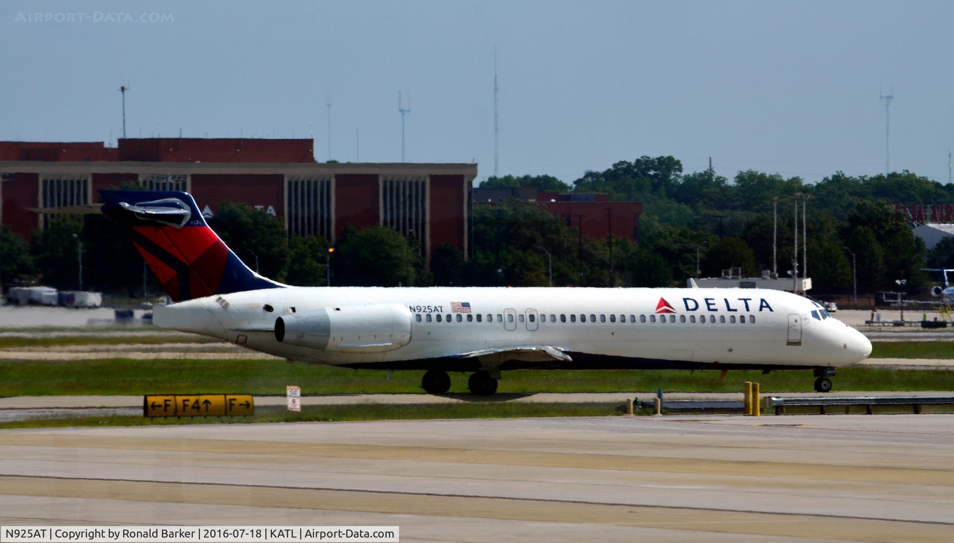 N925AT, 2000 Boeing 717-200 C/N 55079, Taxi Atlanta