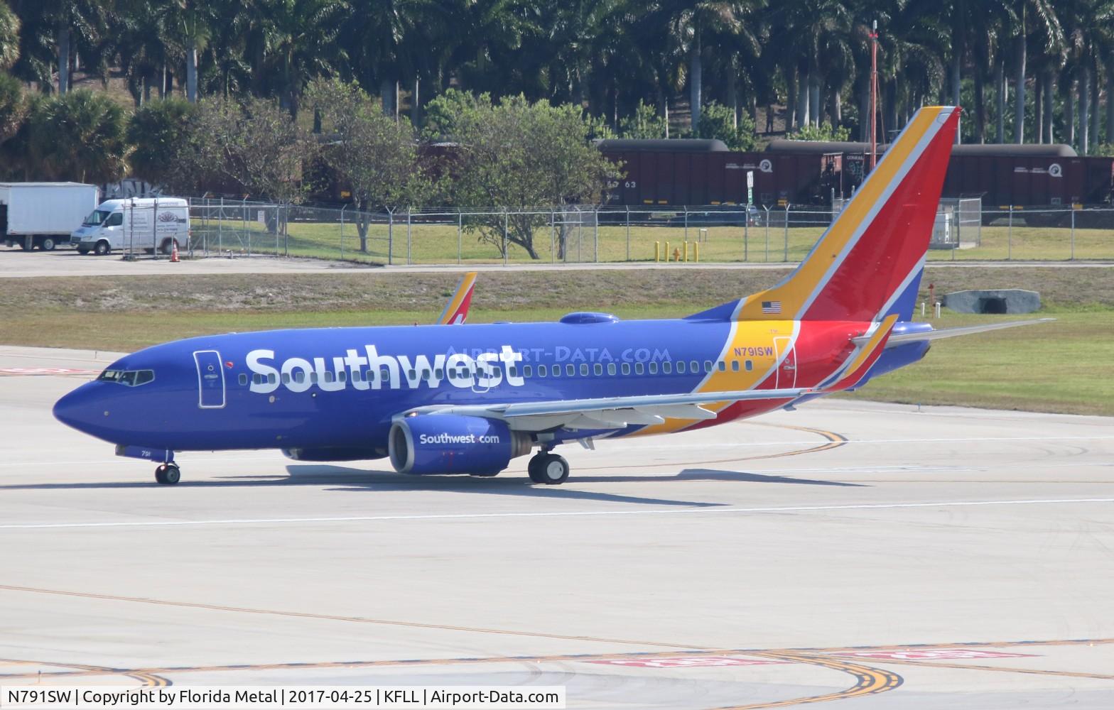 N791SW, 2000 Boeing 737-7H4 C/N 27886, FLL spotting 2017