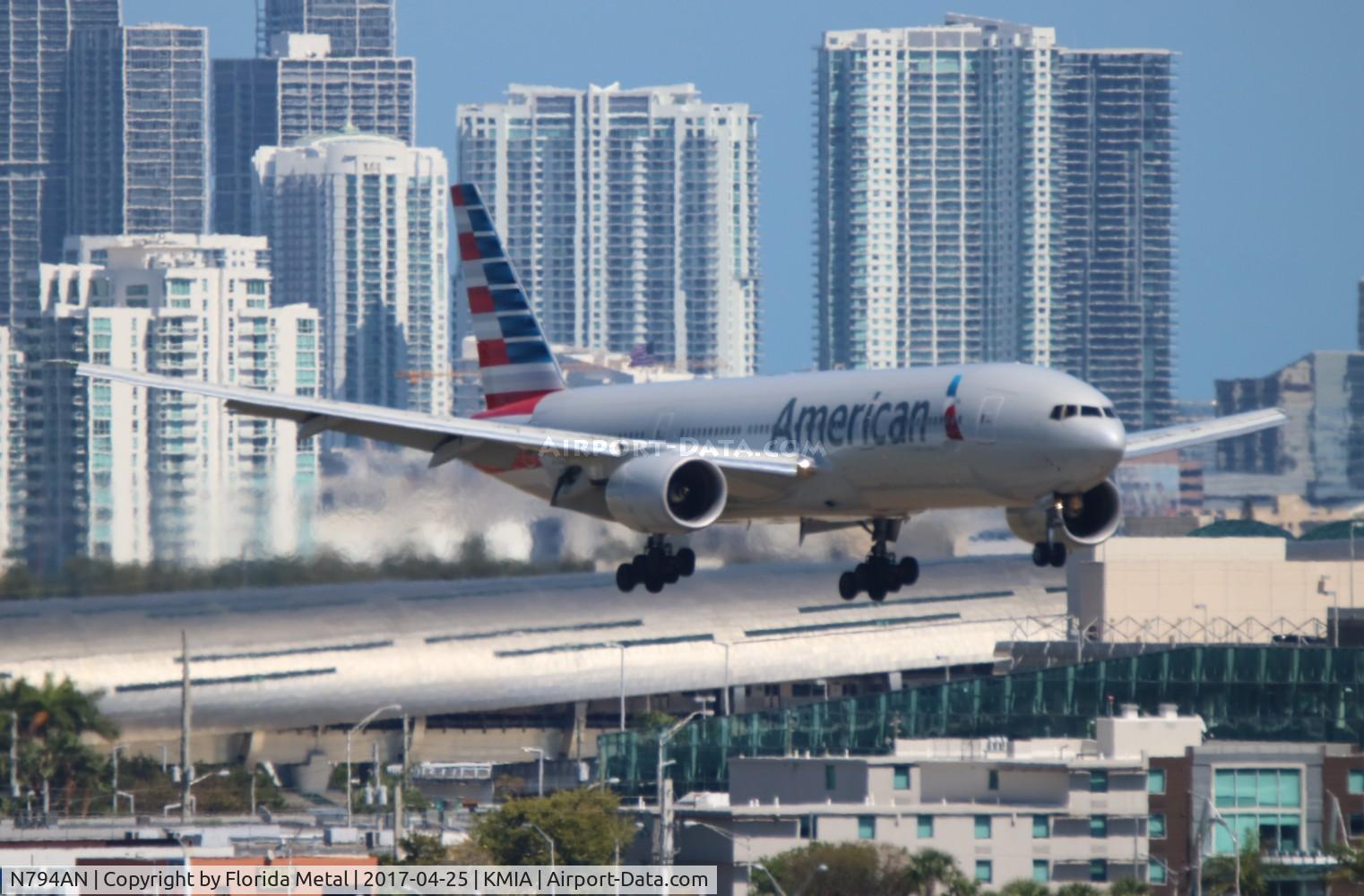 N794AN, 2000 Boeing 777-223 C/N 30256, MIA spotting 2017