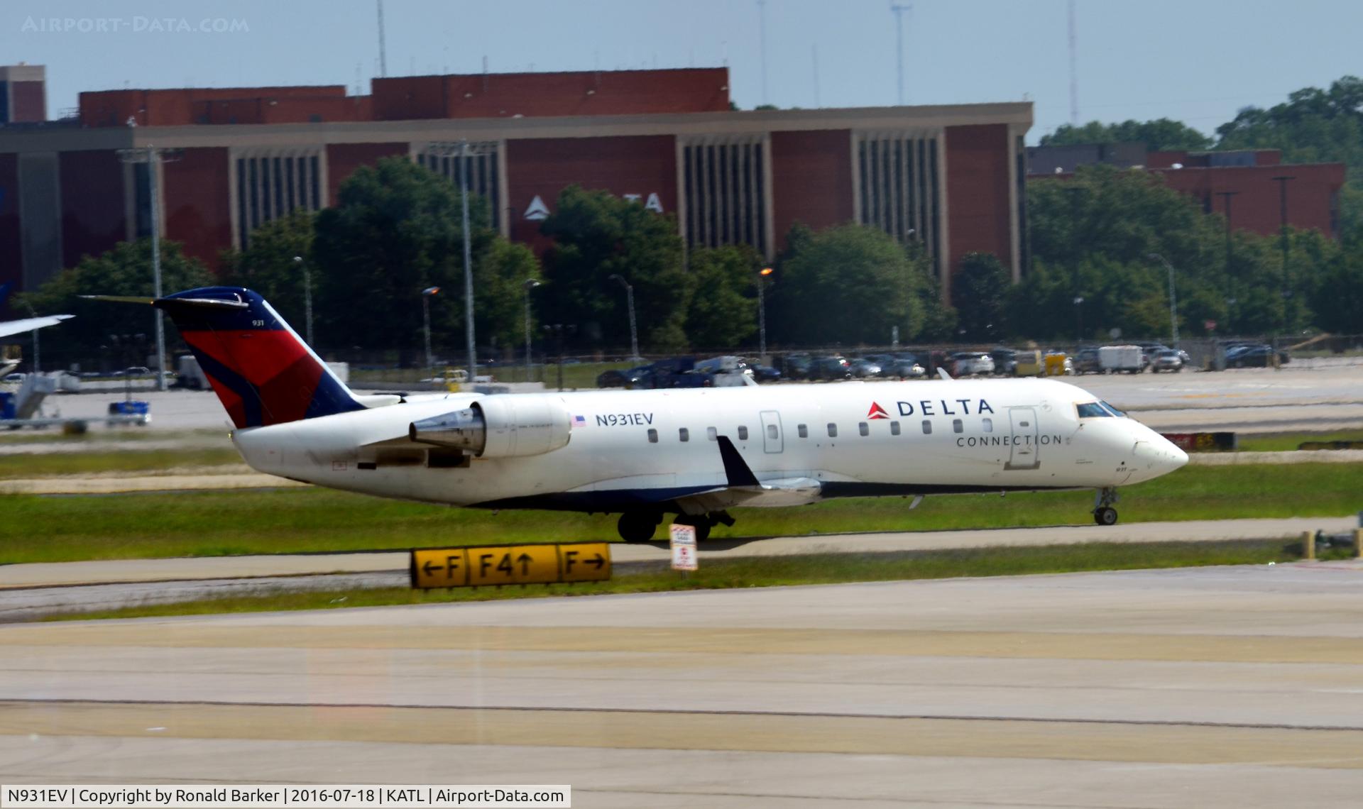 N931EV, 2005 Bombardier CRJ-200ER (CL-600-2B19) C/N 8015, Taxi Atlanta