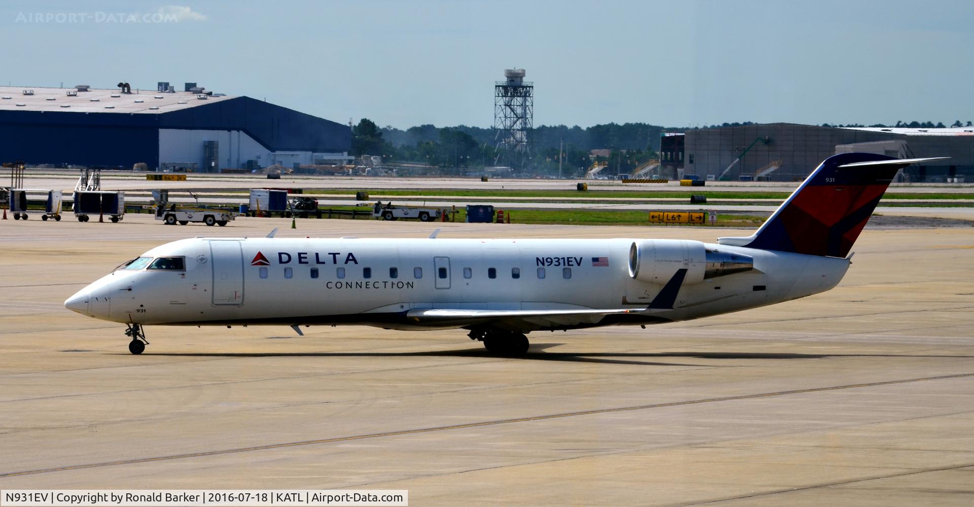 N931EV, 2005 Bombardier CRJ-200ER (CL-600-2B19) C/N 8015, Taxi Atlanta