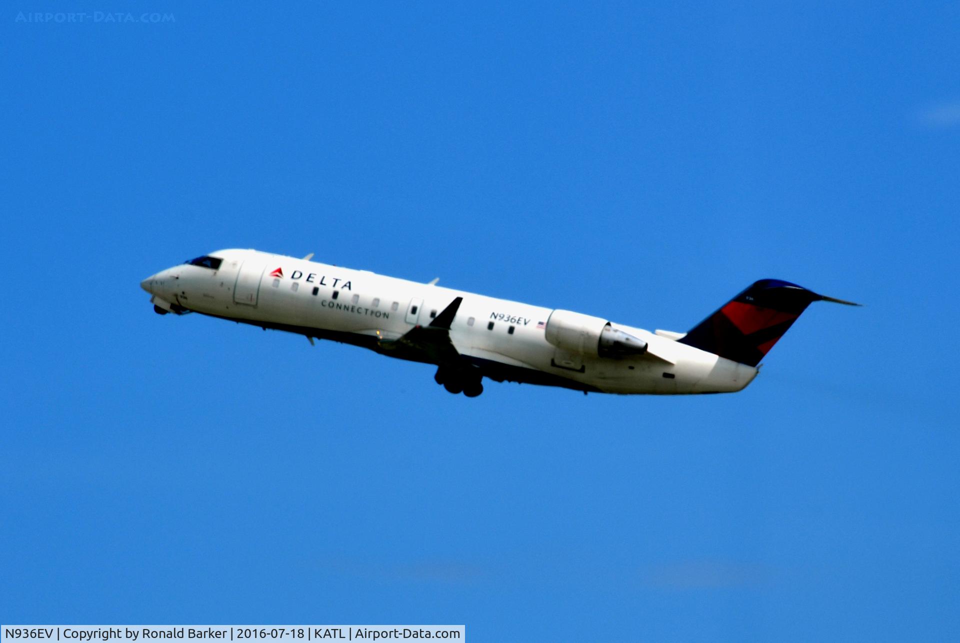 N936EV, 2005 Bombardier CRJ-200ER (CL-600-2B19) C/N 8038, Takeoff Atlanta