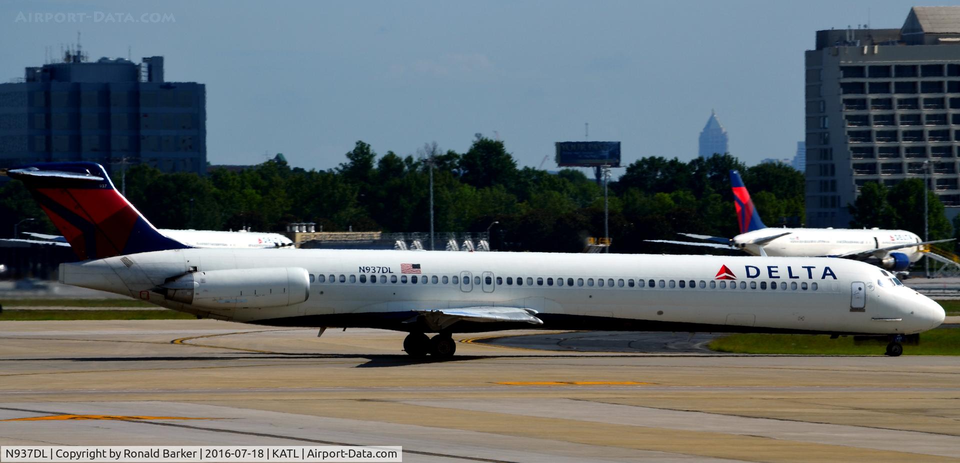 N937DL, 1989 McDonnell Douglas MD-88 C/N 49810, Taxi Atlanta