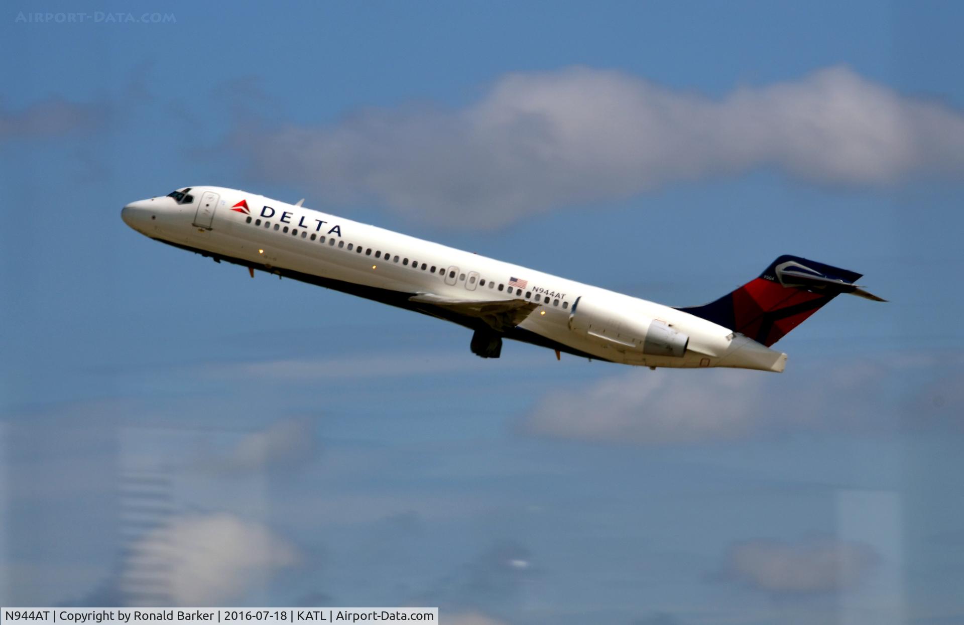 N944AT, 1999 Boeing 717-200 C/N 55007, Takeoff Atlanta