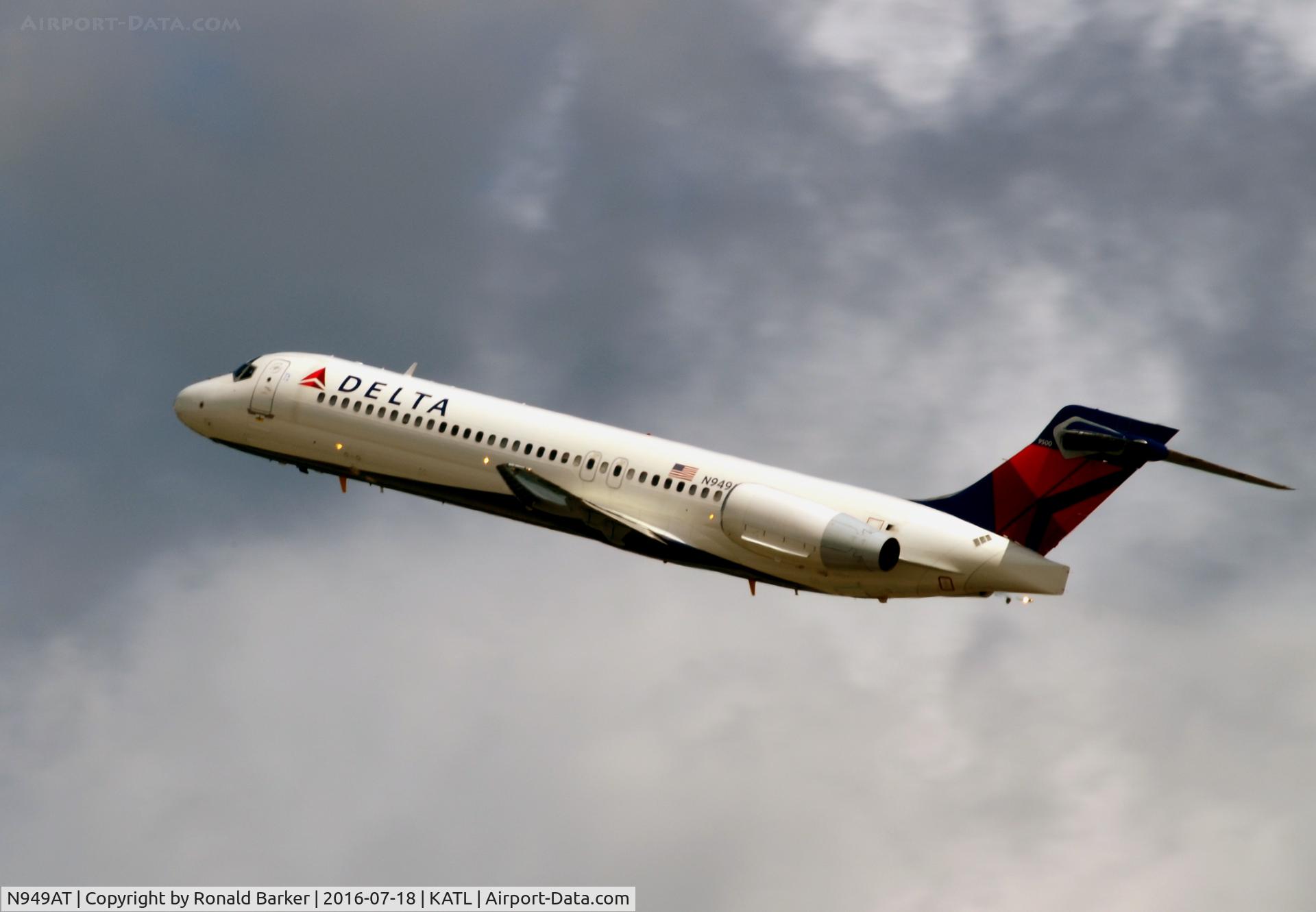 N949AT, 1999 Boeing 717-200 C/N 55003, Takeoff Atlanta