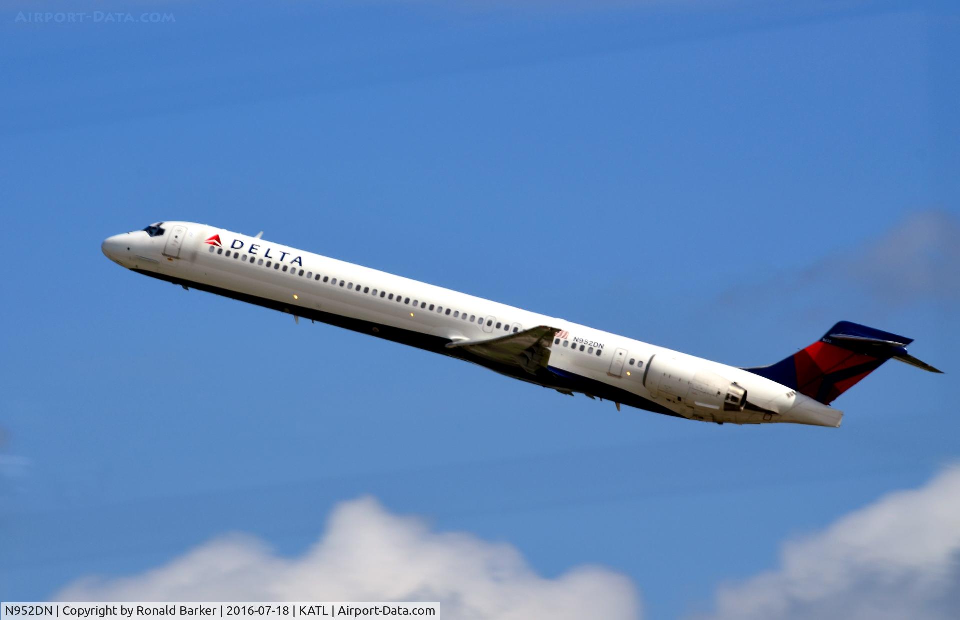 N952DN, 1998 McDonnell Douglas MD-90-30 C/N 53560, Takeoff Atlanta