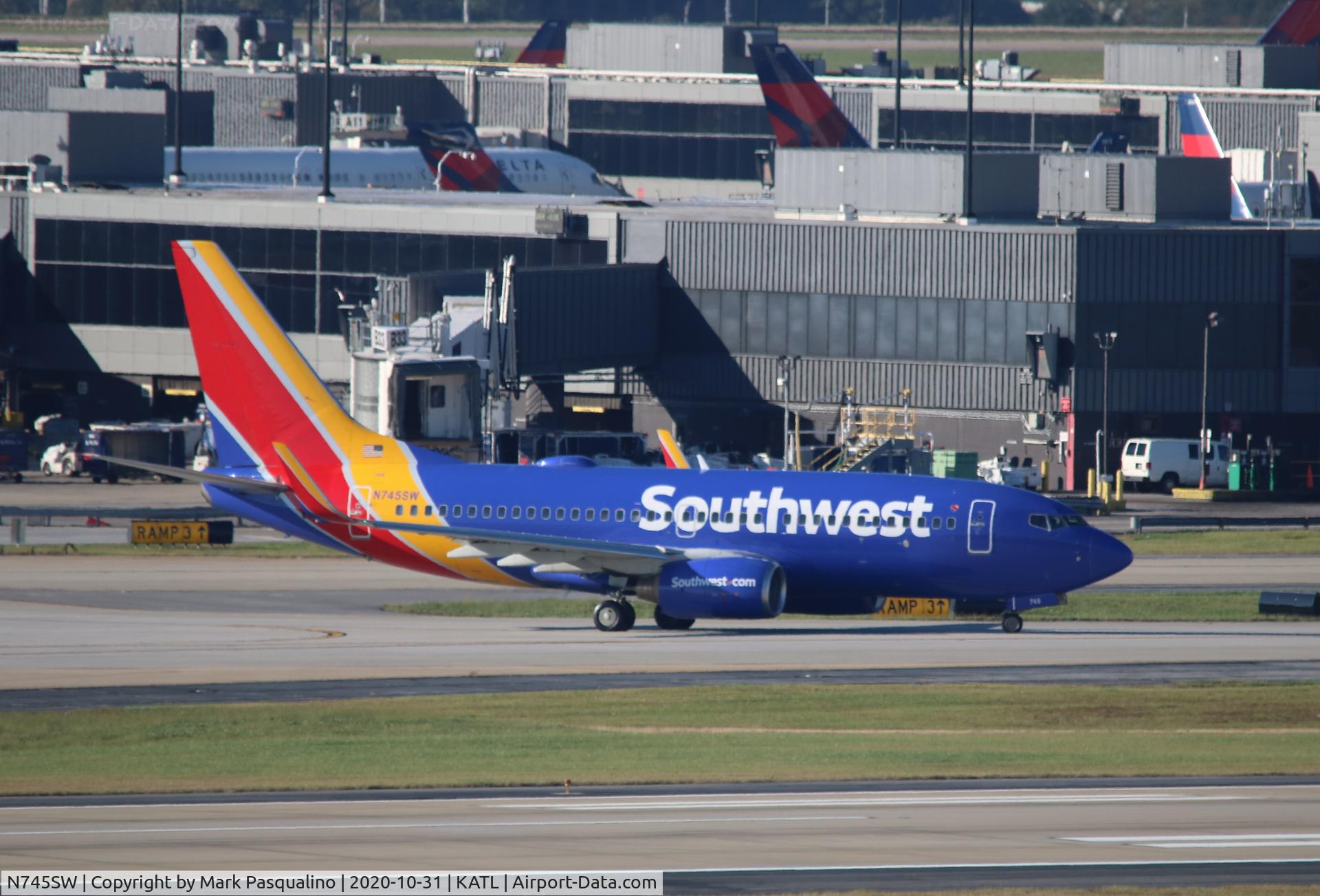 N745SW, 1999 Boeing 737-7H4 C/N 29491, Boeing 737-7H4