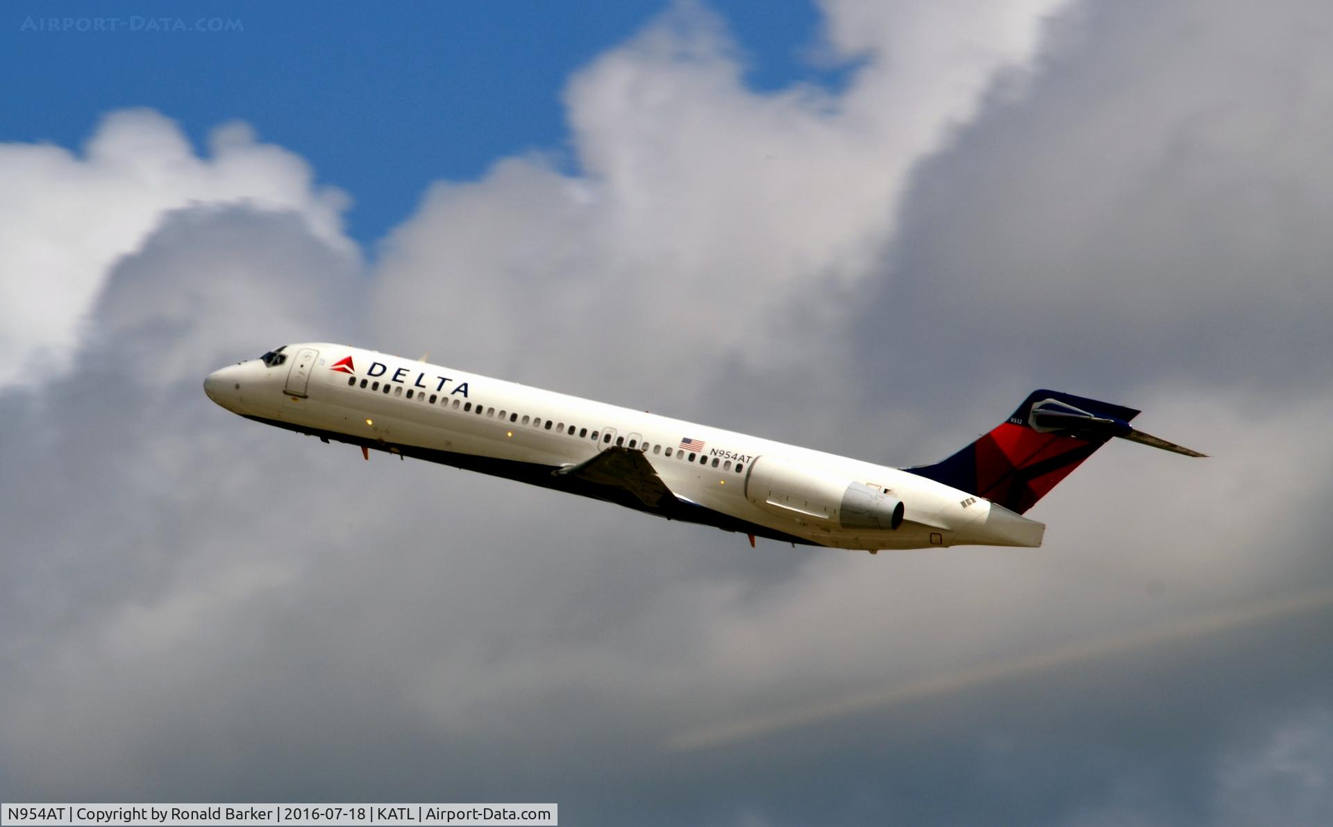N954AT, 2000 Boeing 717-2BD C/N 55016, Takeoff Atlanta