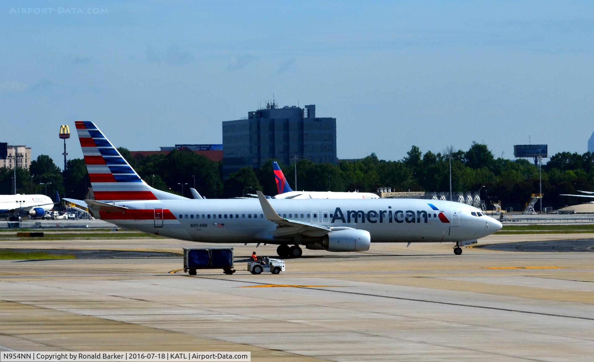 N954NN, 2014 Boeing 737-823 C/N 31197, Taxi Atlanta