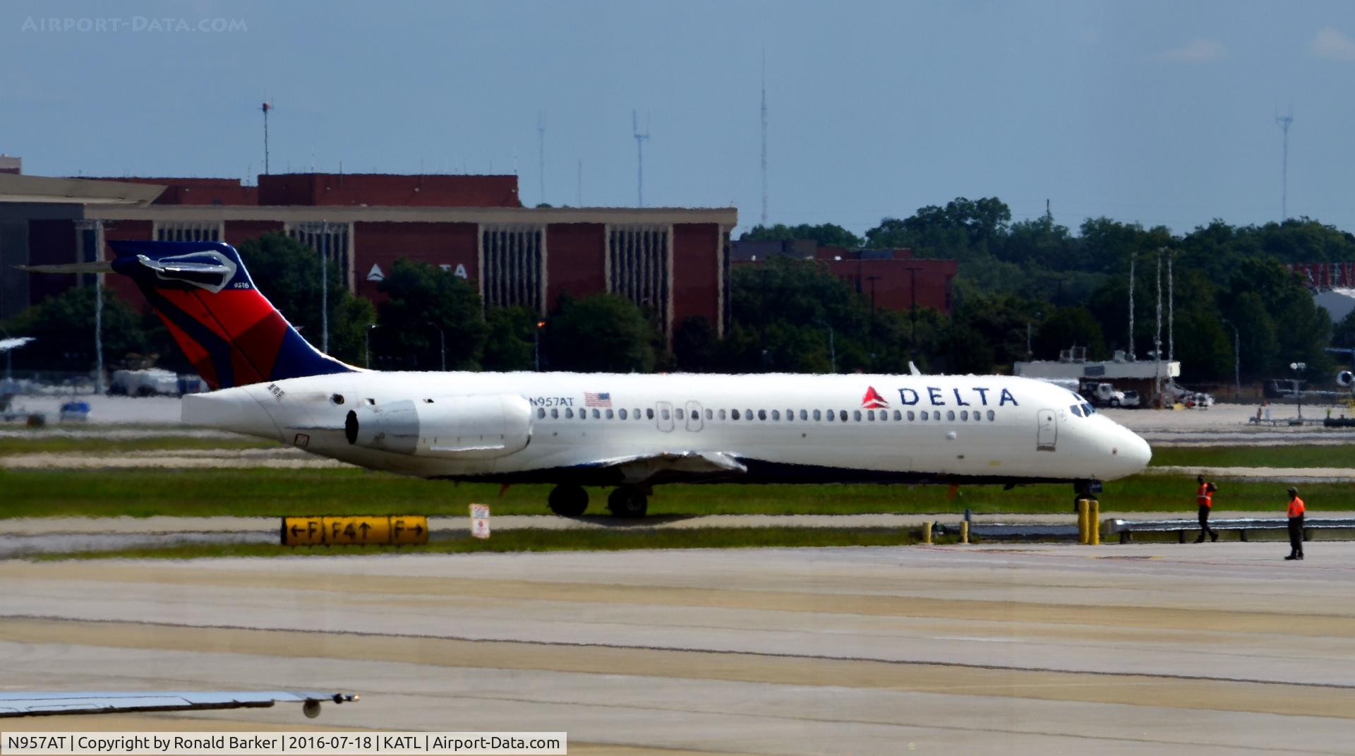 N957AT, 2000 Boeing 717-200 C/N 55019, Taxi Atlanta