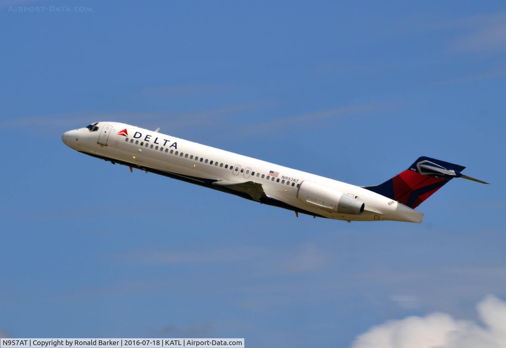 N957AT, 2000 Boeing 717-200 C/N 55019, Takeoff Atlanta