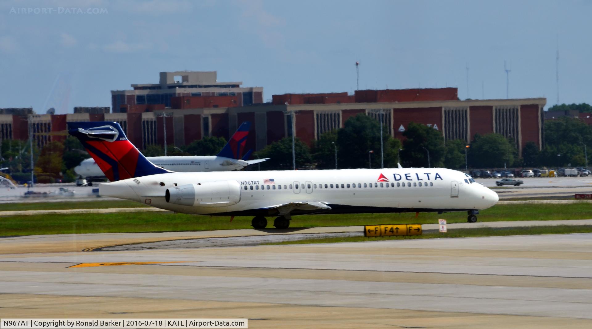 N967AT, 2001 Boeing 717-200 C/N 55028, Taxi Atlanta