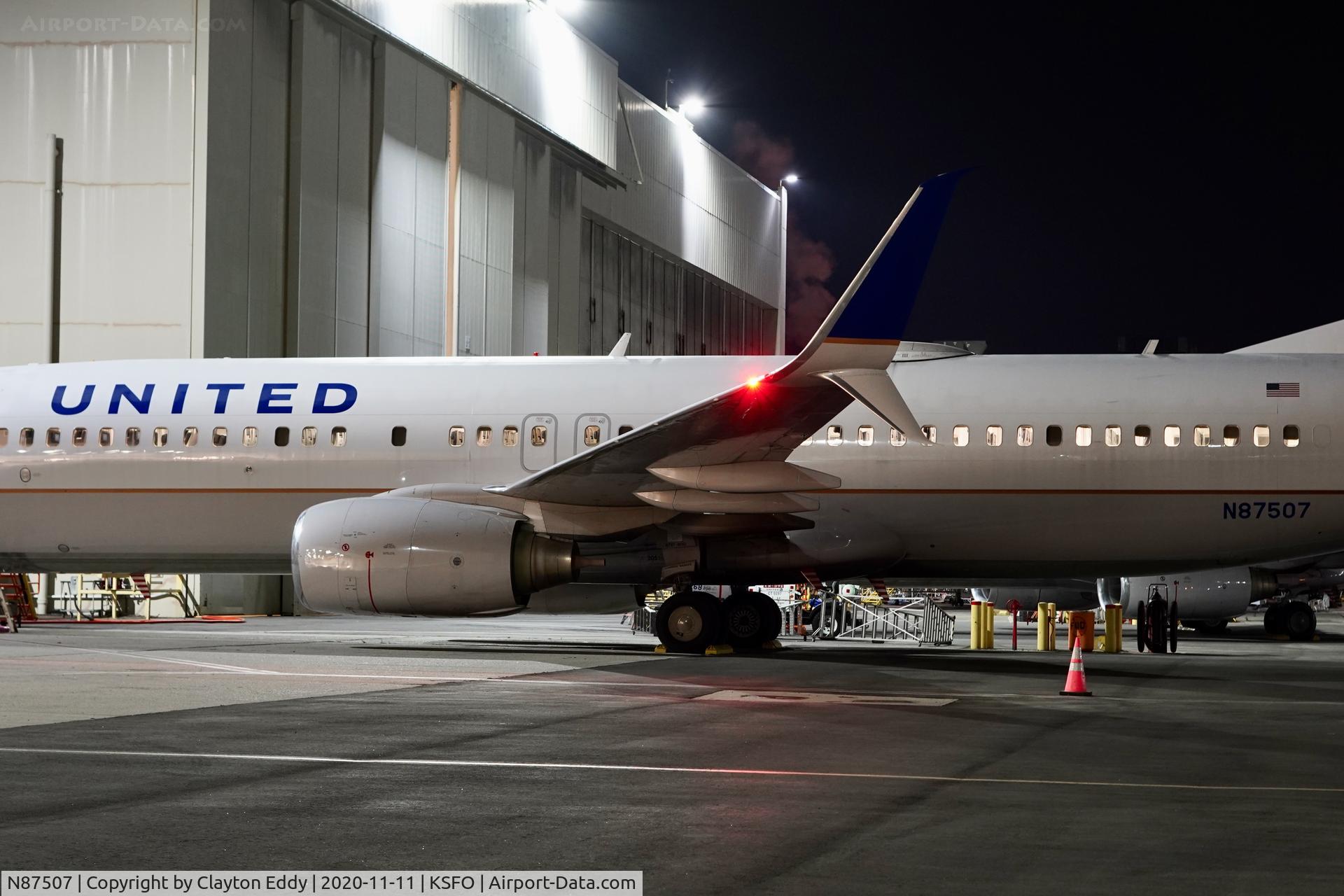 N87507, 2008 Boeing 737-824 C/N 31637, SFO 2020.