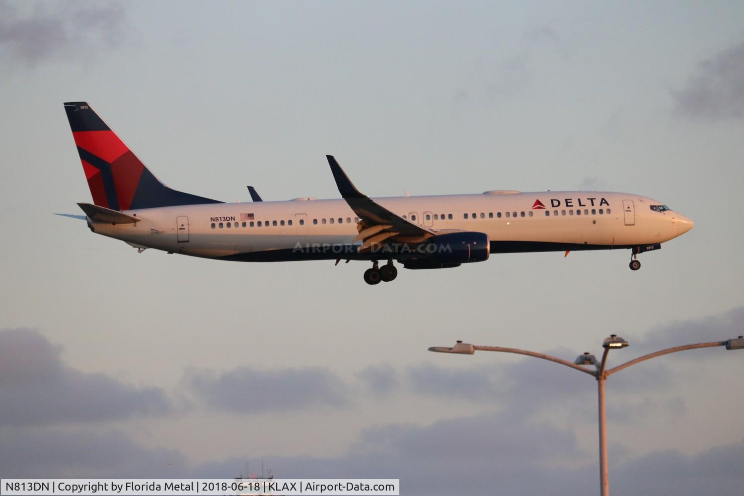 N813DN, 2014 Boeing 737-932/ER C/N 31925, LAX spotting 2018