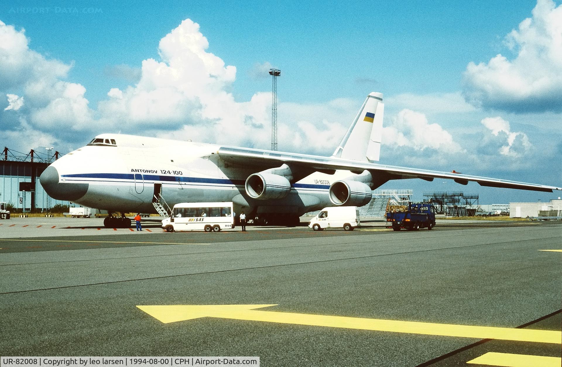 UR-82008, 1986 Antonov An-124-100M Ruslan C/N 19530501006, Copenhagen 8.1994