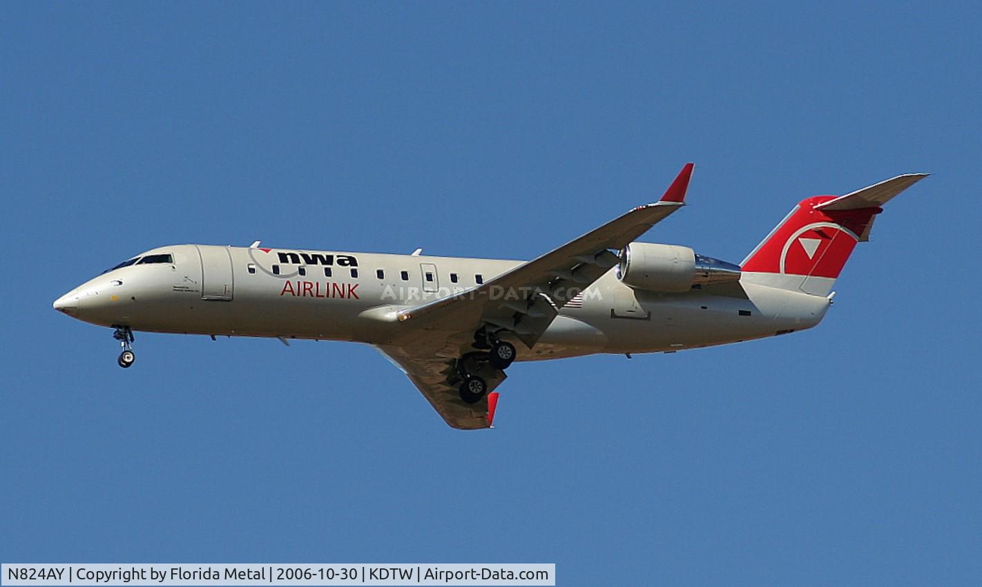 N824AY, 2005 Bombardier CRJ-200LR (CL-600-2B19) C/N 8024, DTW spotting 2006