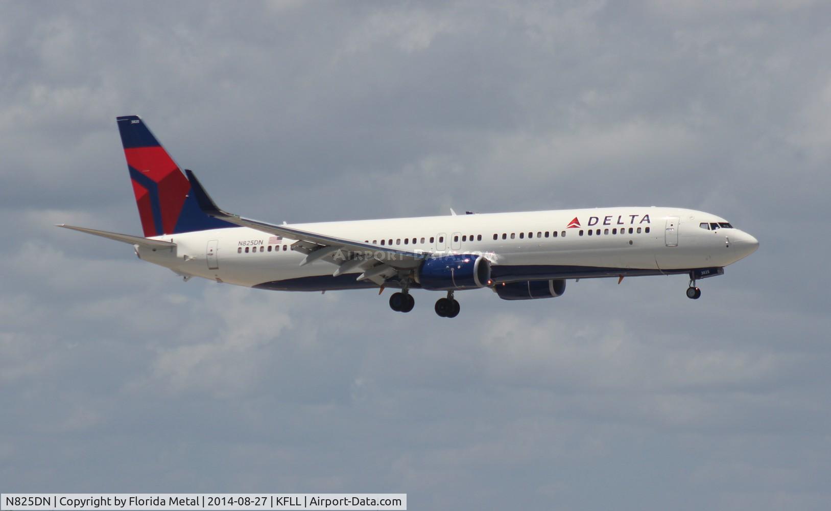 N825DN, 2014 Boeing 737-932/ER C/N 31936, FLL spotting 2014