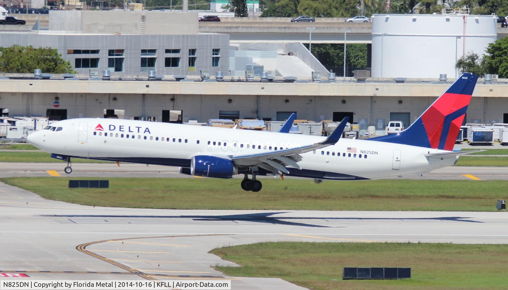 N825DN, 2014 Boeing 737-932/ER C/N 31936, FLL spotting 2014