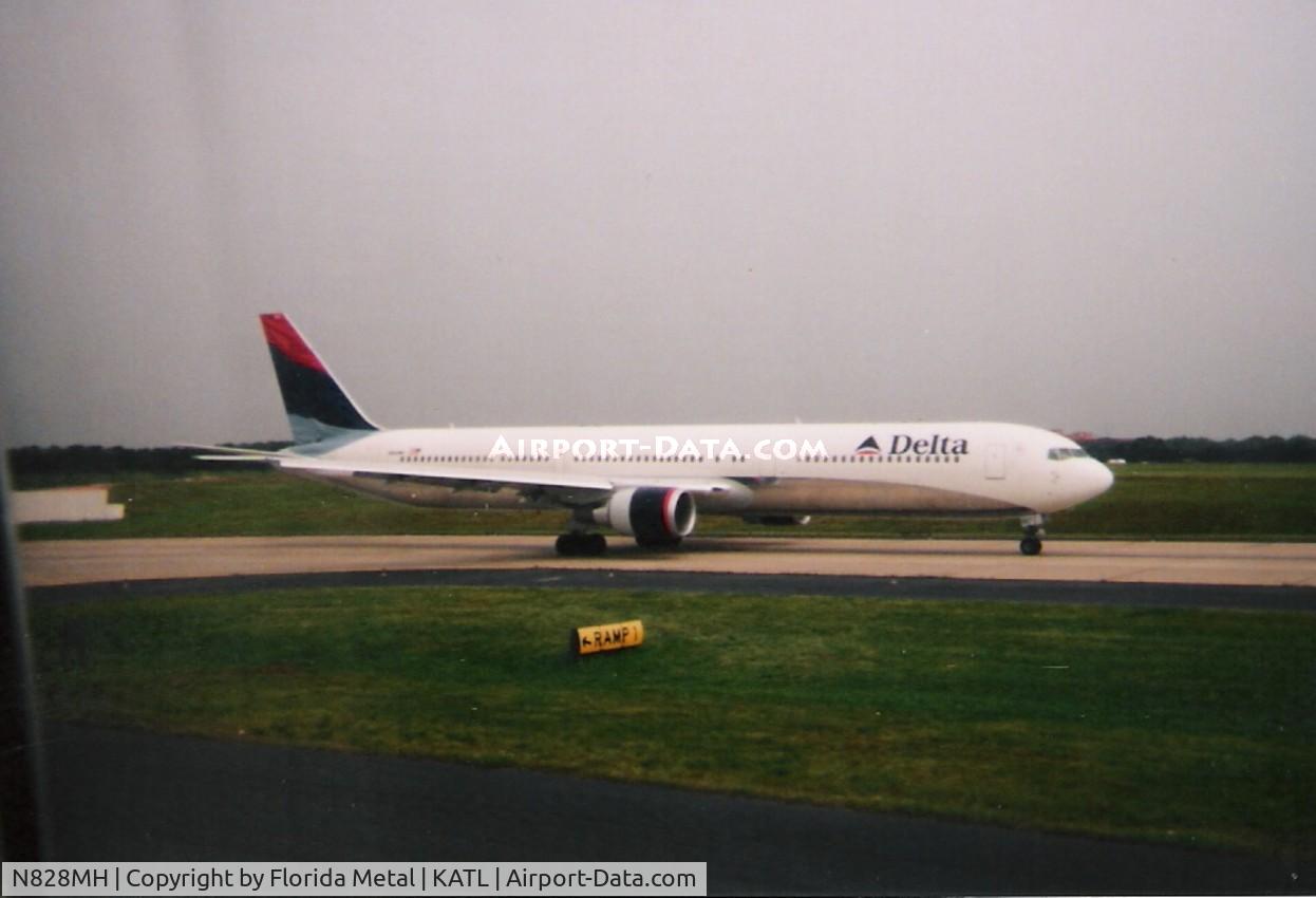 N828MH, 2000 Boeing 767-432/ER C/N 29699, ATL Spotting 2002